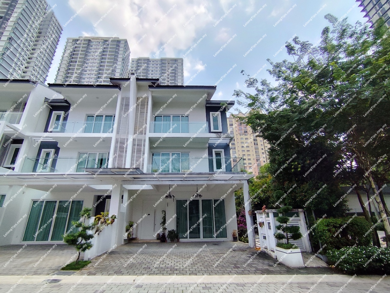 [Gated & Guarded Community] 3 Storey Terrace House [3 min to SMK Segambut Jaya]