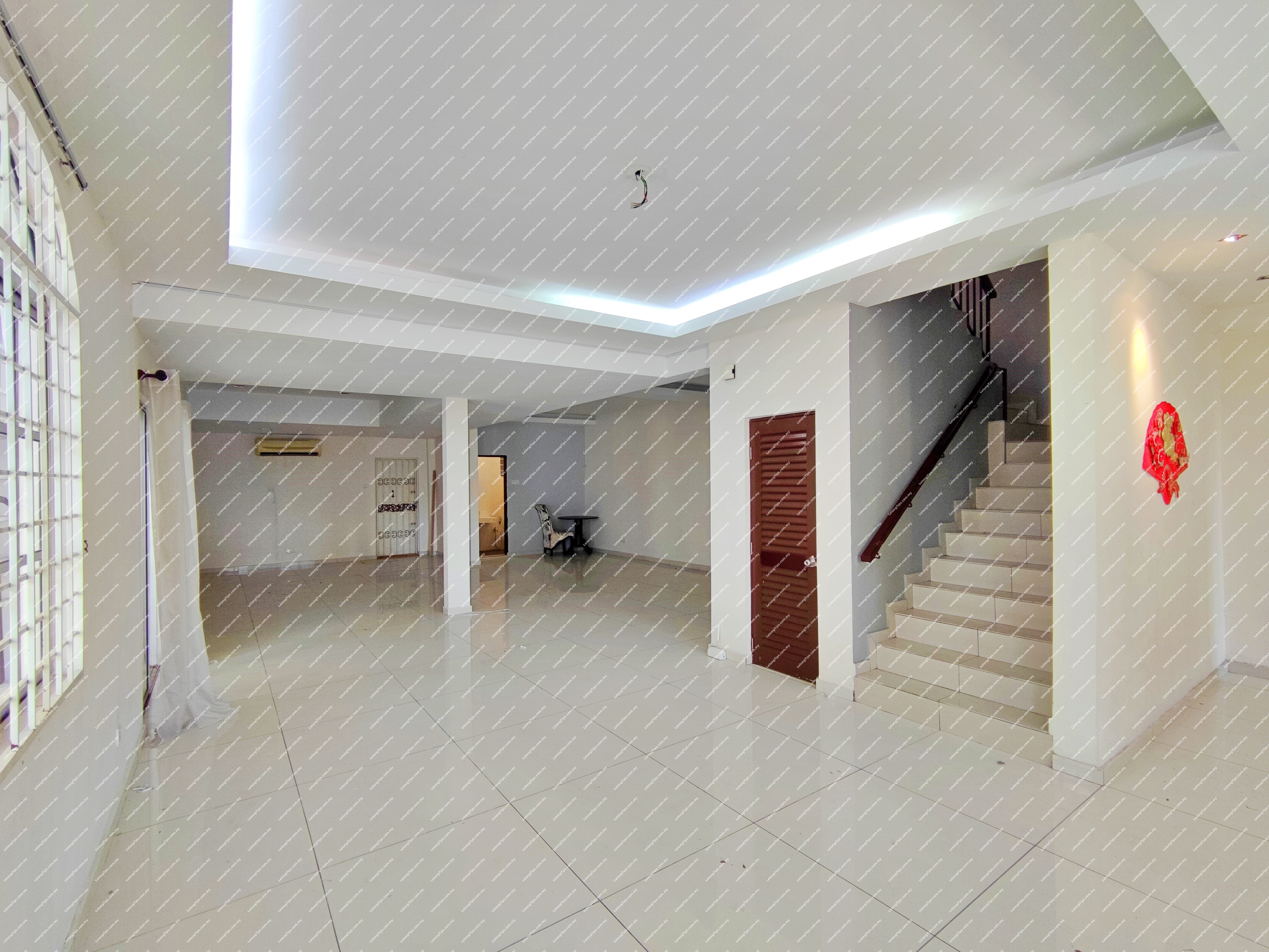 [Situated within the prestigious Bukit Kemuning Golf & Country Resort] 2 Storey Semi Detached House [6 min to AEON Big Bukit Rimau]