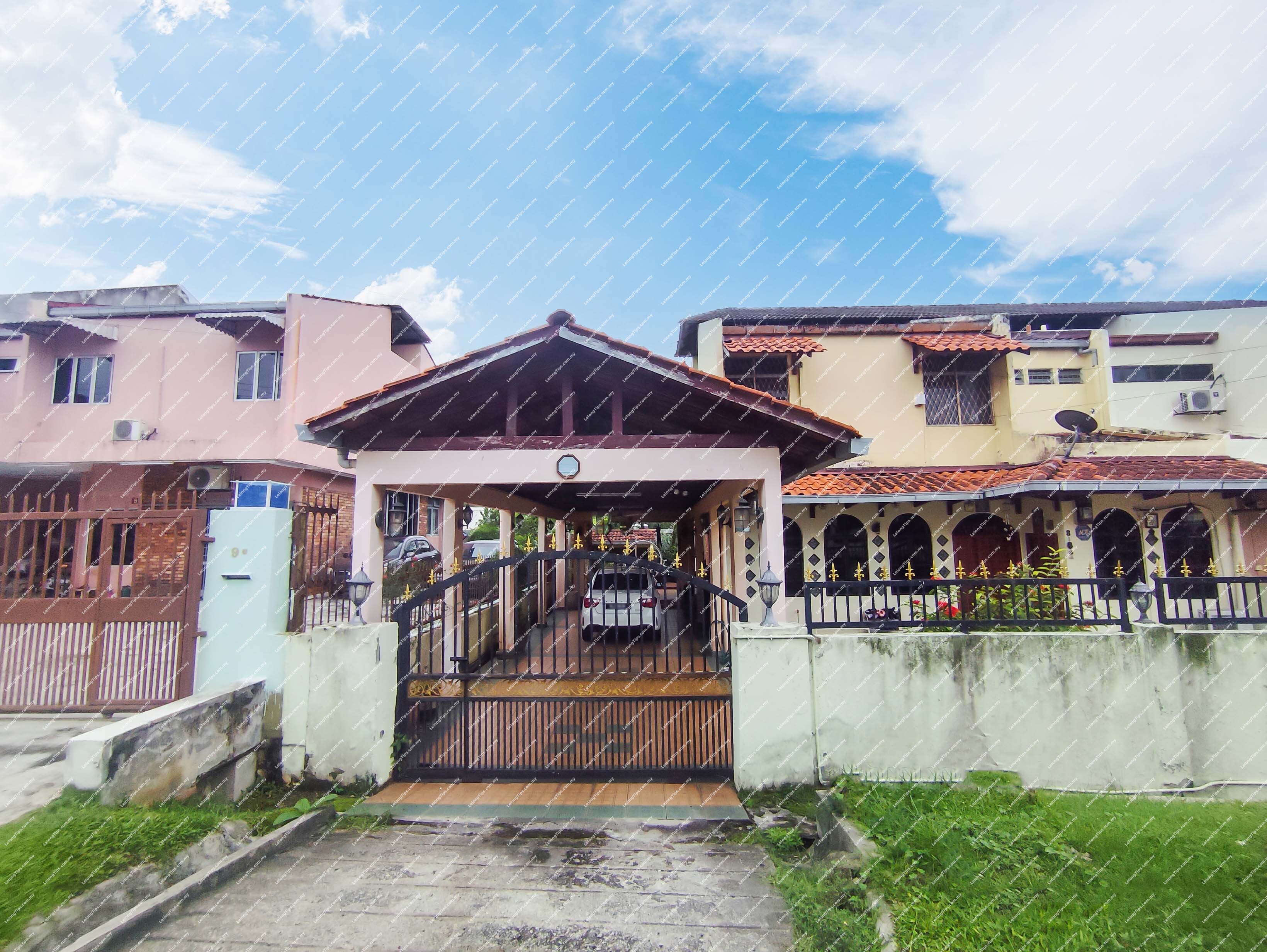 [Dual entrance; Walking distance to Kajang MRT Station] 2 Storey Semi Detached House [5 min to New Era University College]