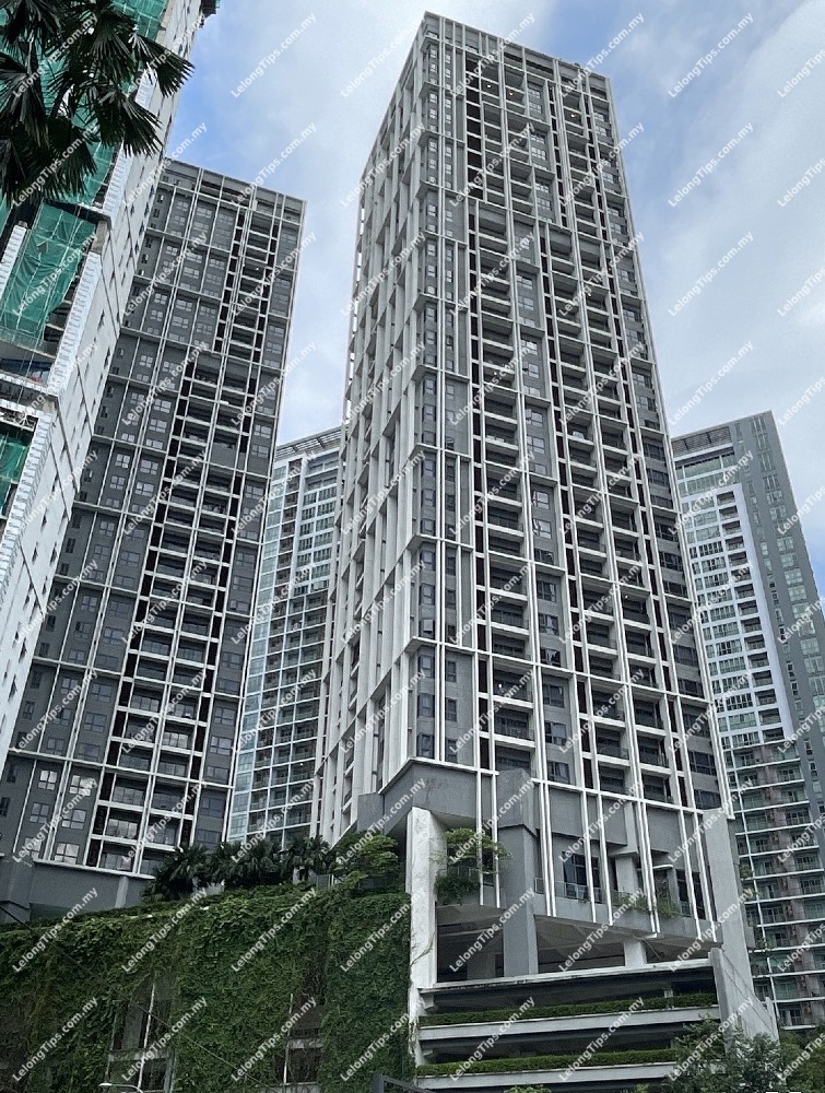 [Situated in the iconic Golden Triangle of Kuala Lumpur] Service Apartment [9 min walking distance to Suria KLCC]