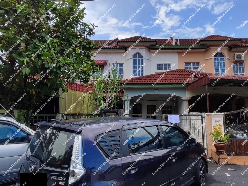 2 Storey Terrace House [9 min to NSK Trade City Jati; 10 min to Bukit Kemuning Golf & Country Resort]