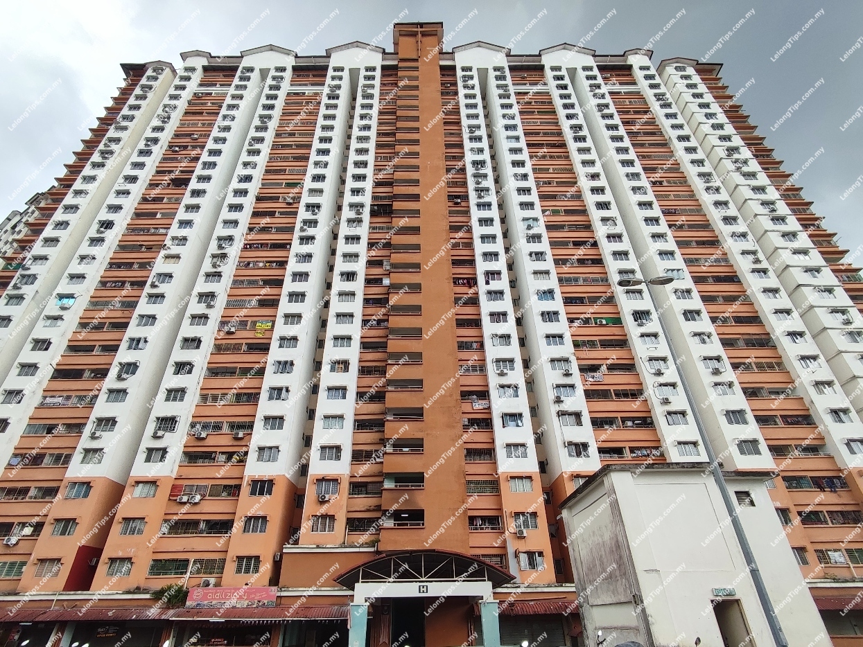 Apartment [5 min to Empire City; 6 min to Mutiara Damansara MRT Station]