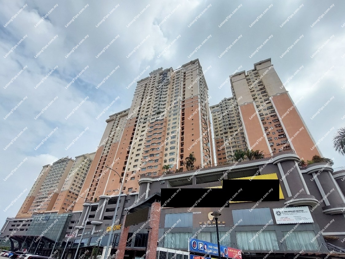 6 min walk from Wawasan LRT Station Service Apartment Easily accessible via ELITE Highway, KESAS Highway & LDP Highway