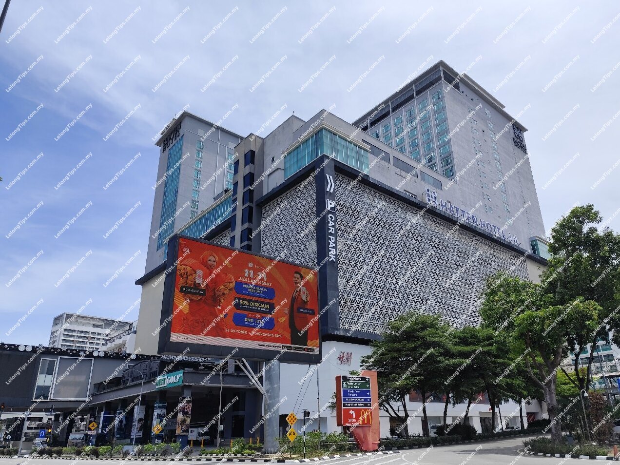 4 min to Taming Sari Tower & Royal Malaysian Navy Museum Service Suite 10 min to Jonker Street Night Market