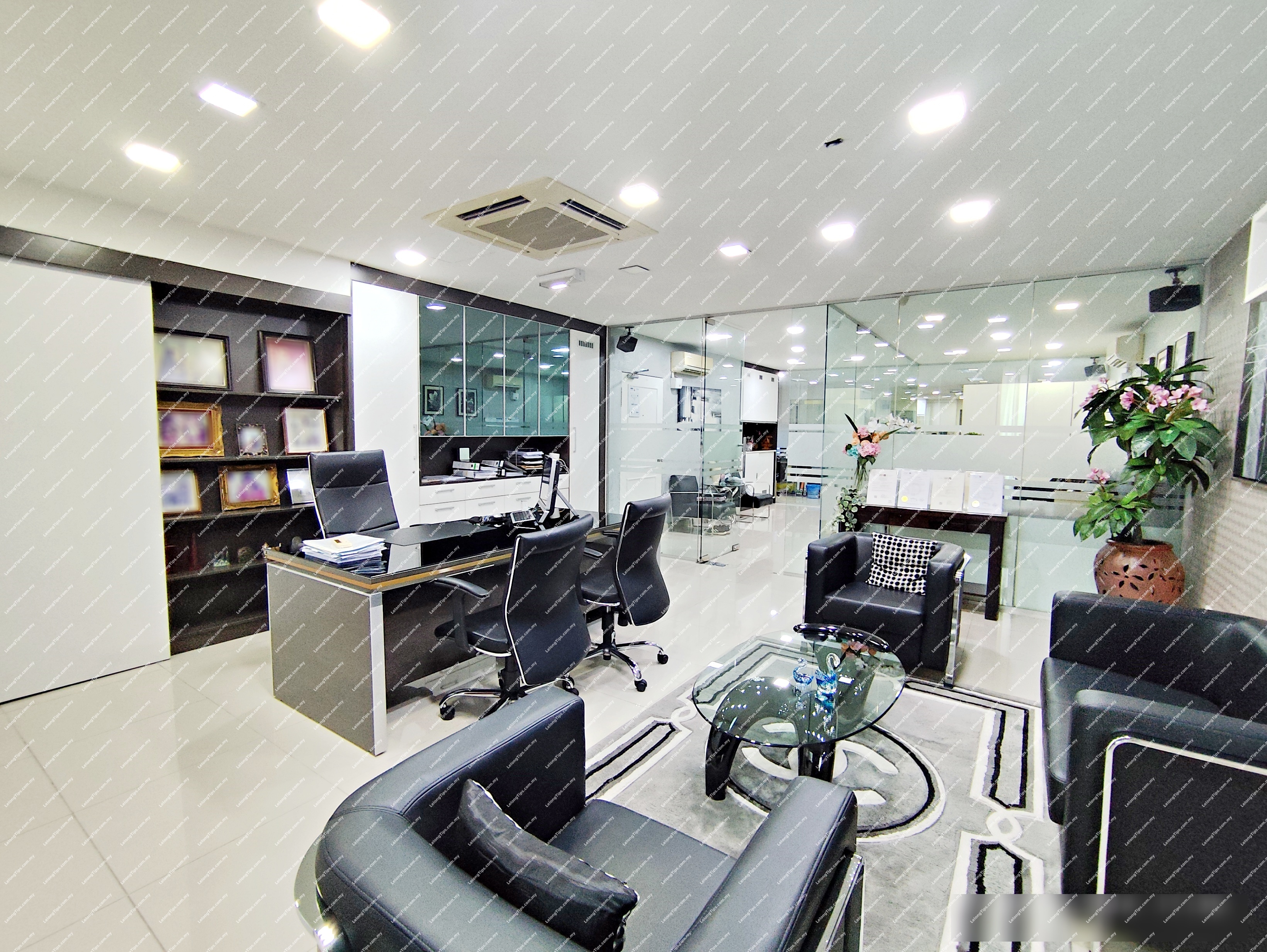 [Ideal for businesses such as storage, private enterprise, law firm, insurance agency & etc] Office [Good for investment or own use]