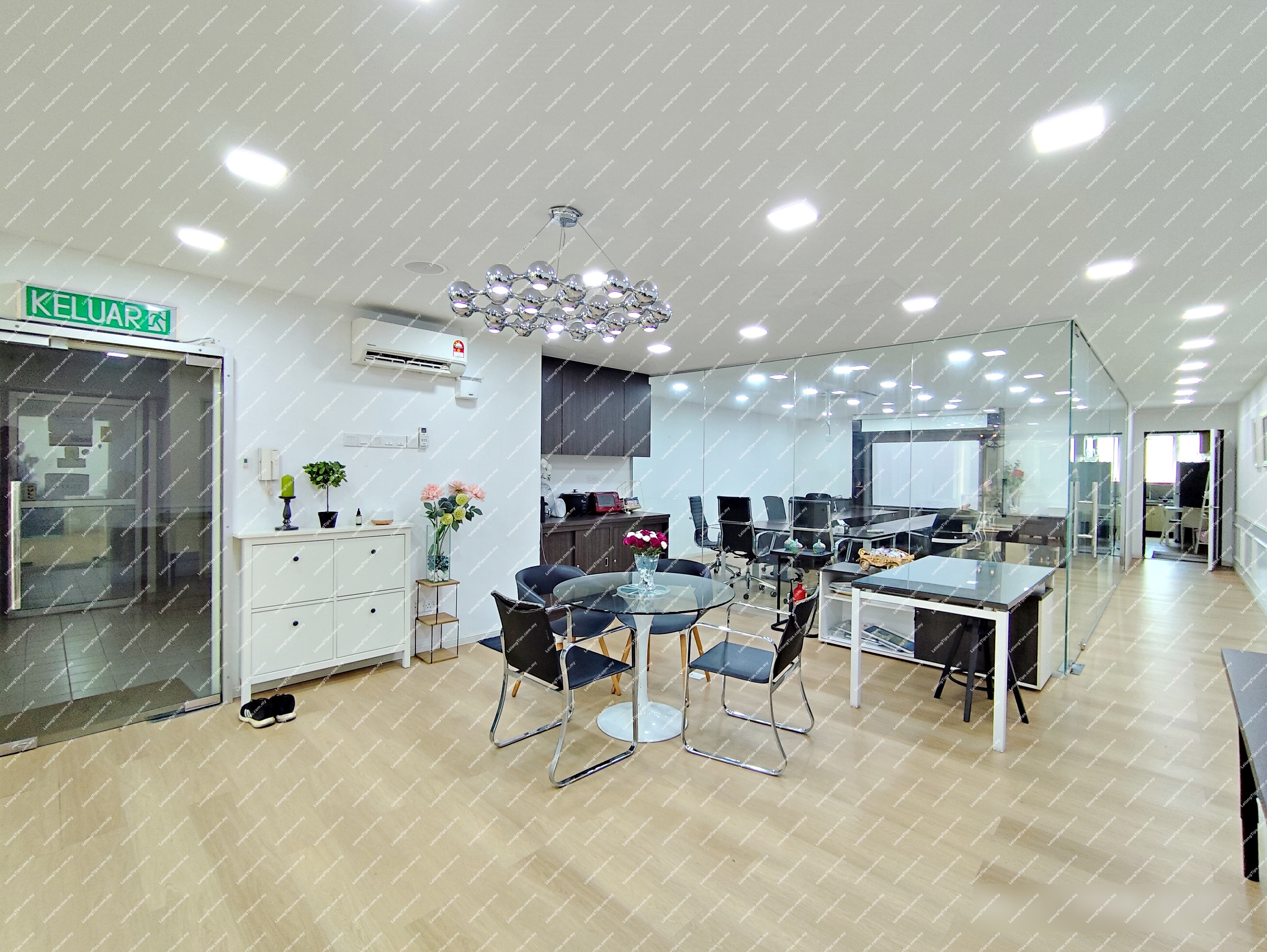 [Facing main road - Persiaran Surian] Office [Good for investment or own use]