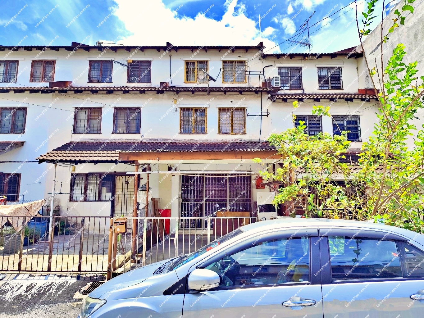 2.5 Storey Terrace House