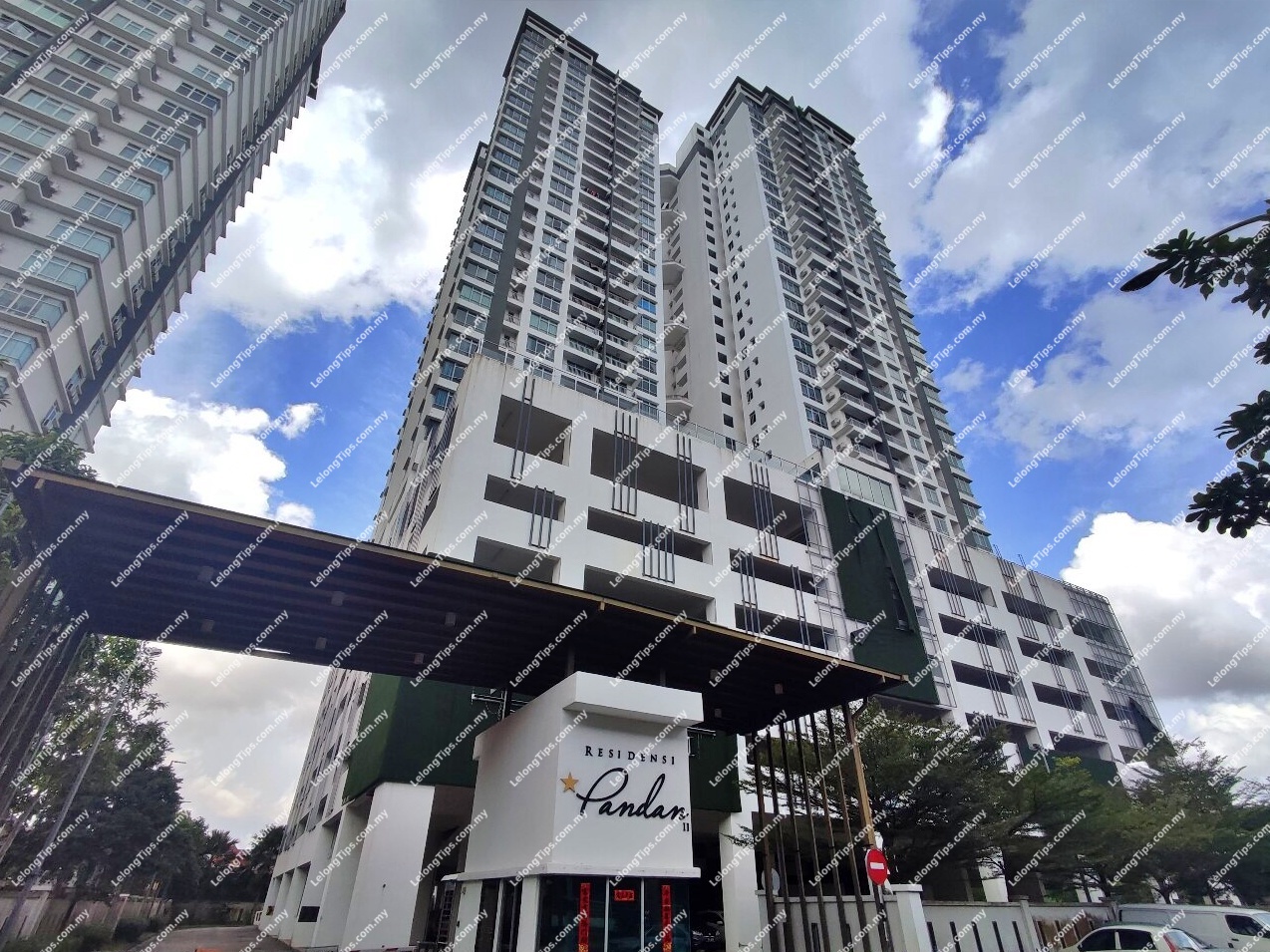 [Adjacent to Eastern Dispersal Link Expressway (EDL)] Service Apartment [Walking distance to Pandan City Mall & Uptown Market]