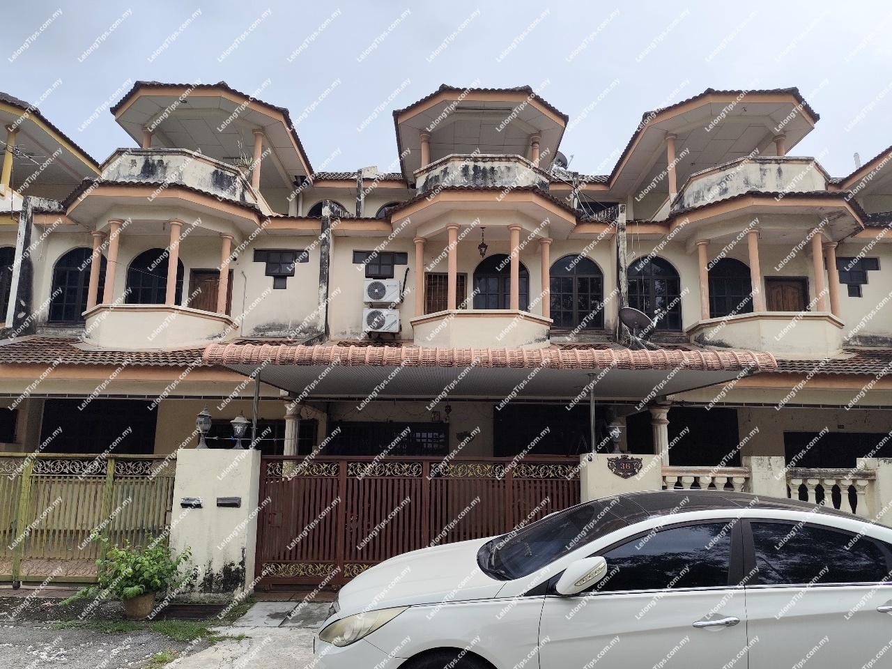 2.5 Storey Terrace House