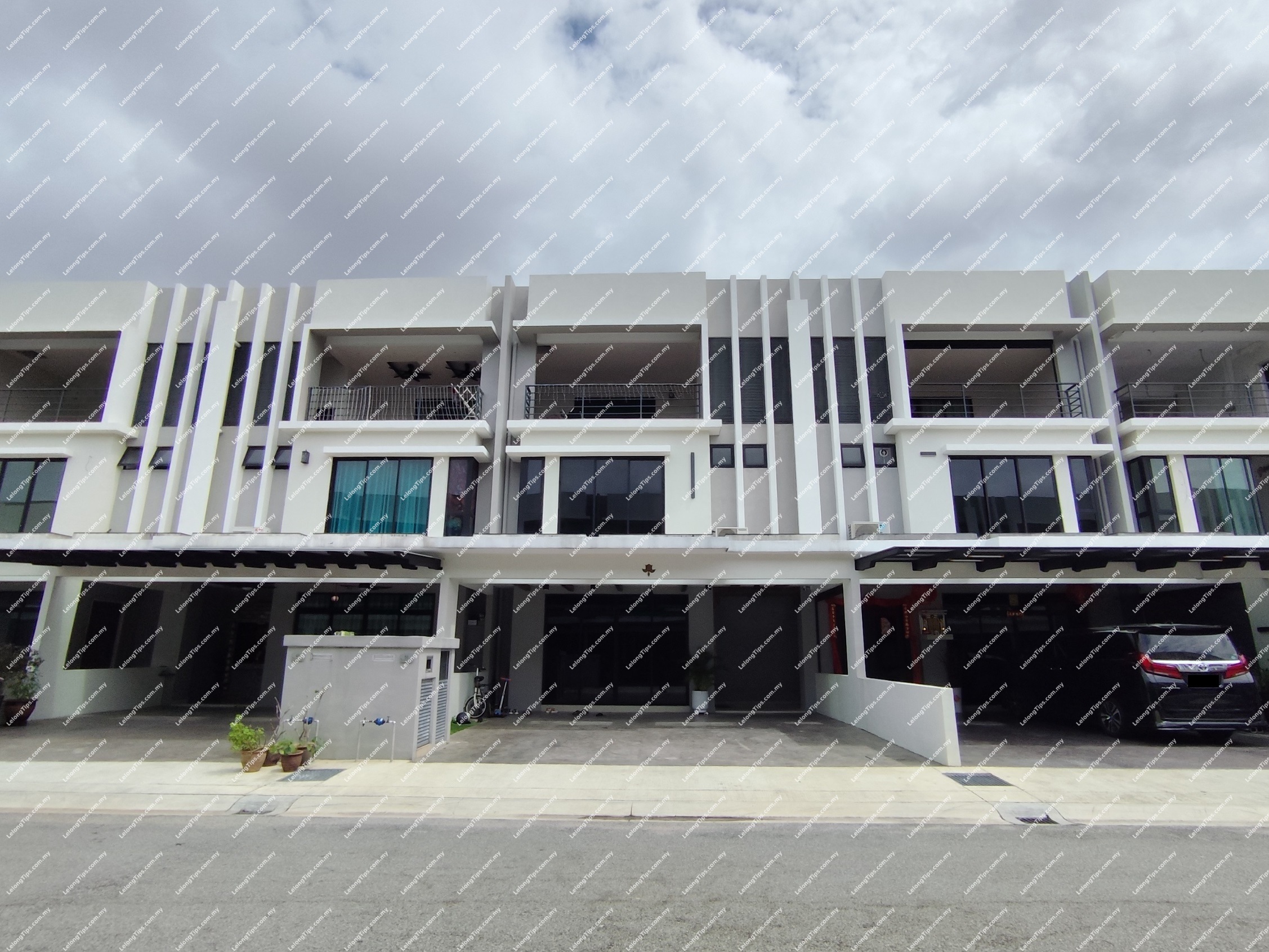 3 Storey Terrace House