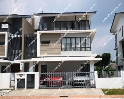 3 Storey Semi Detached House