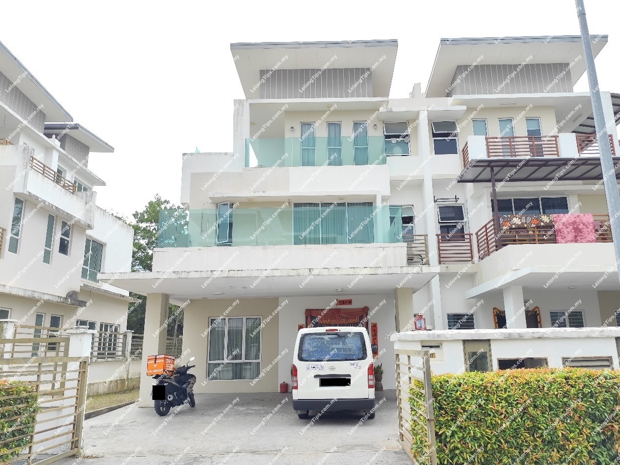 3 Storey Semi Detached House