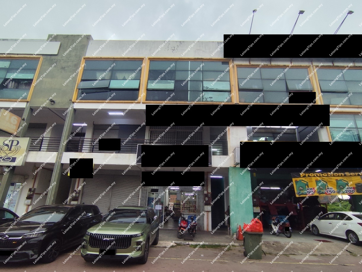 Surrounded by mature residential areas 3 Storey Terrace Factory Easily accessible via Jalan Rawang & Rawang Bypass