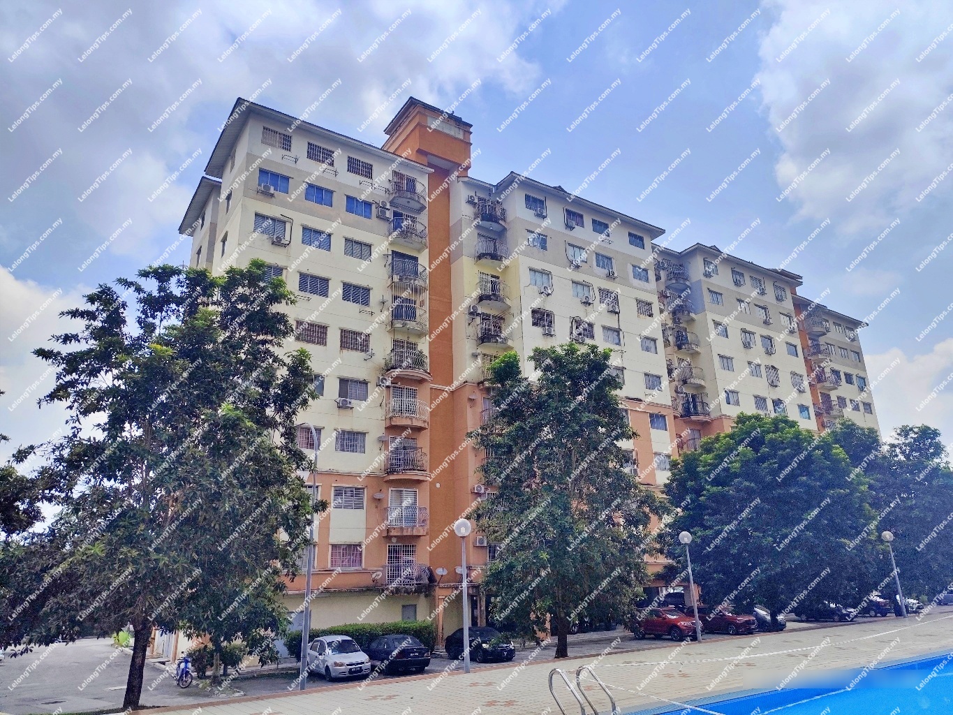 [5 min to BMC Mall] Condominium [8 min to Bandar Tun Hussein Onn MRT Station ]