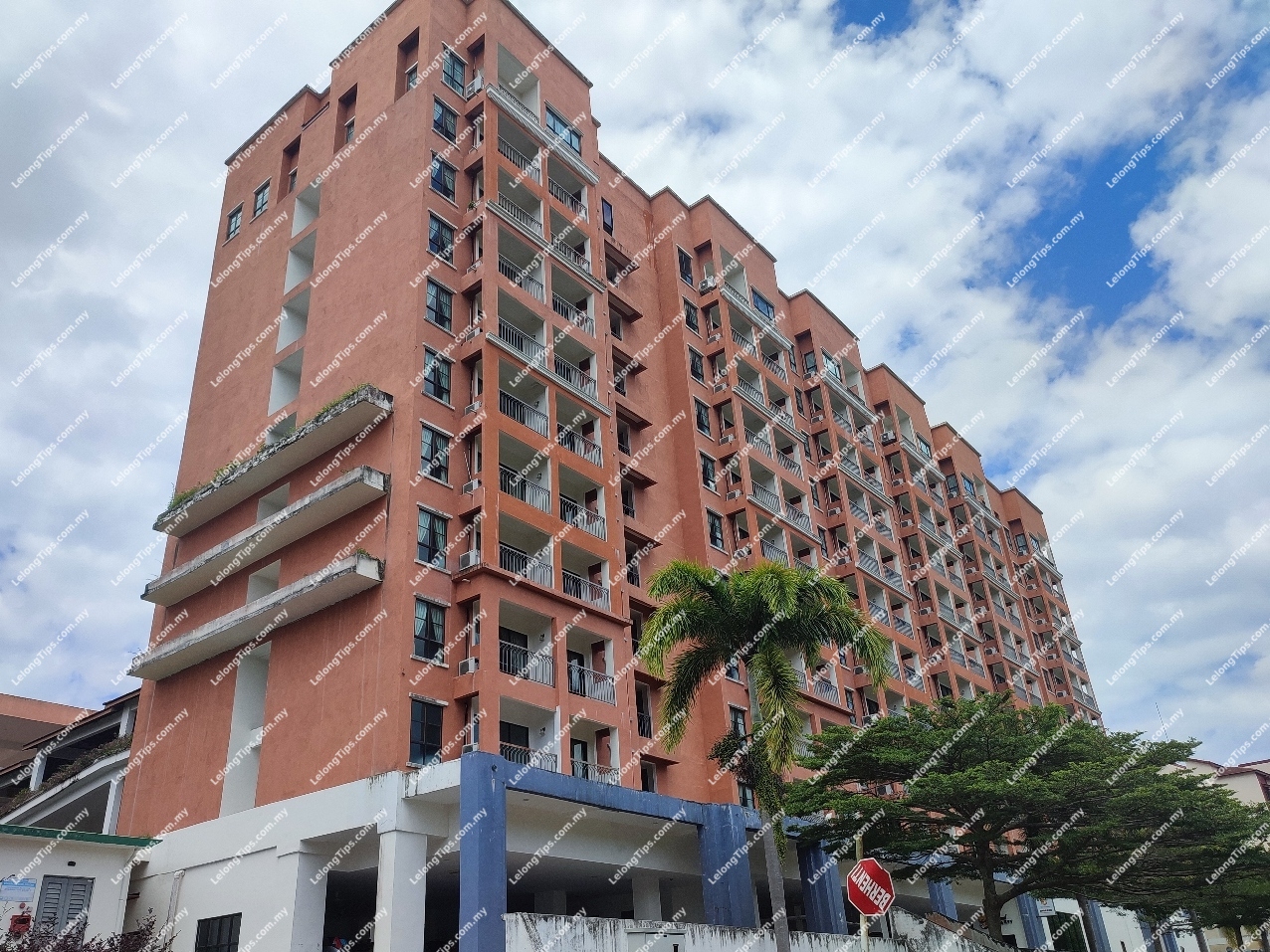 Studio Service Apartment