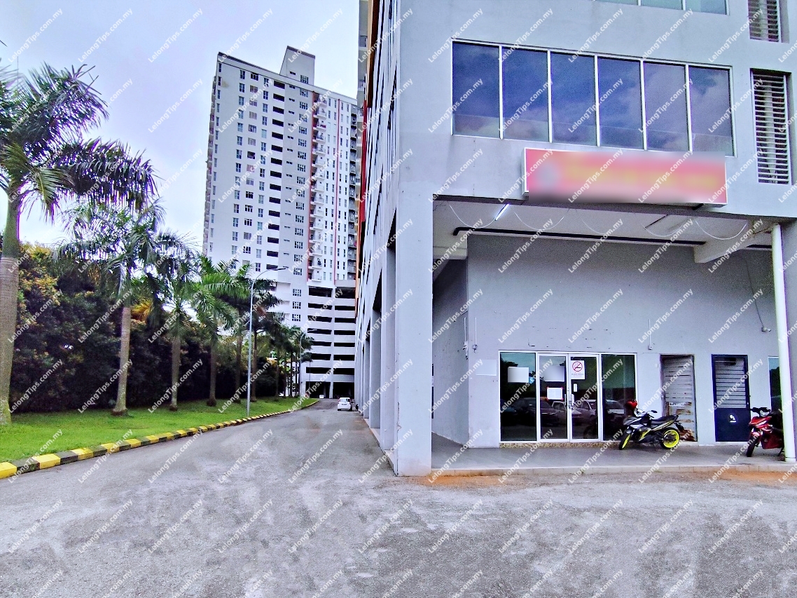 [Next to main road - Jalan Bandar Rinching] 3 Storey Shop Office [6 min to Lotus's Semenyih, ST Rosyam Mart (Semenyih) & Setia EcoHill Mall]