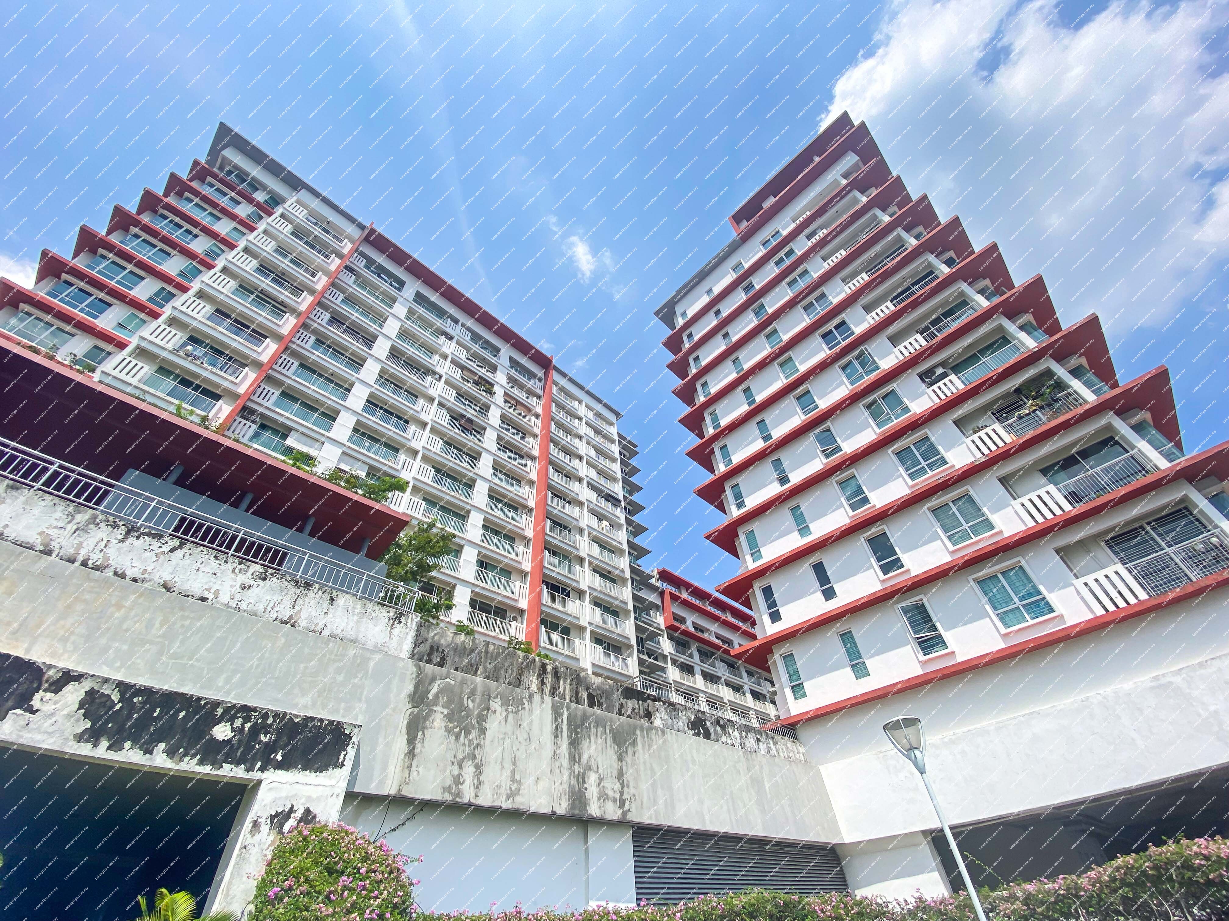[Prime location with direct frontage along the DASH Highway] Service Apartment [5 min to Mutiara Damansara MRT Station]