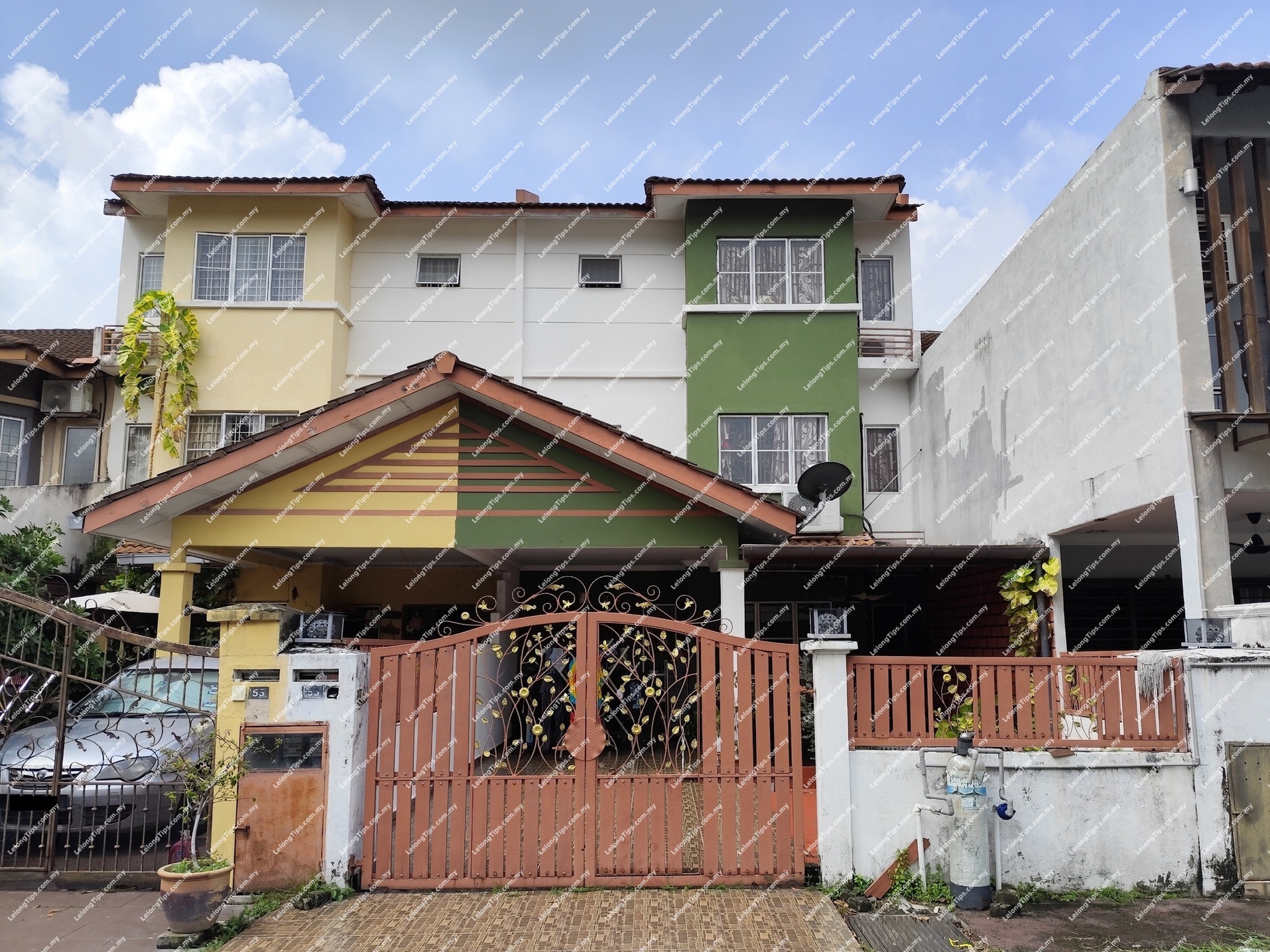 2.5 Storey Terrace House