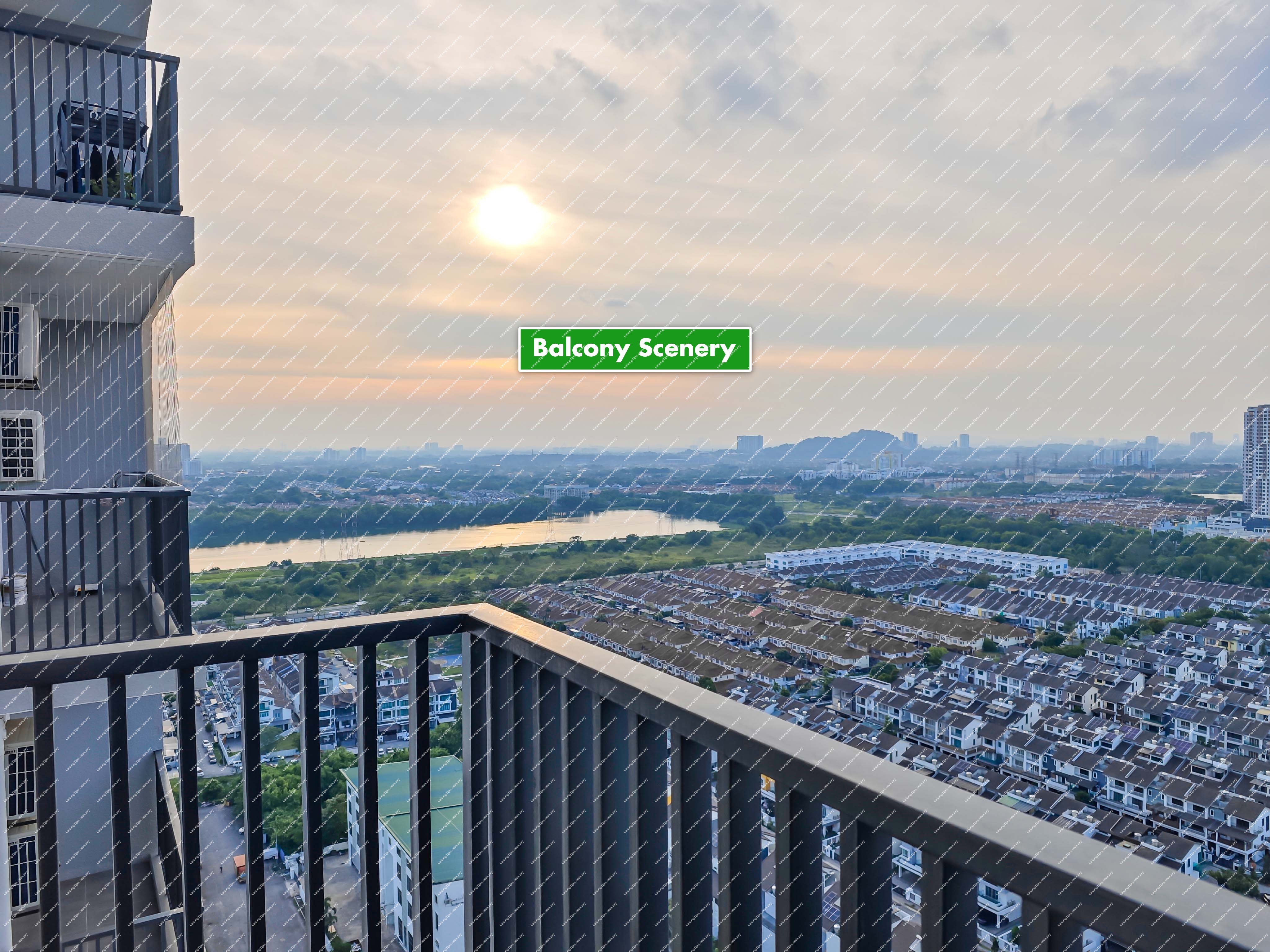 [Balcony unit with lake view] Service Apartment [4 min to Uptown Puchong Night Bazaar]