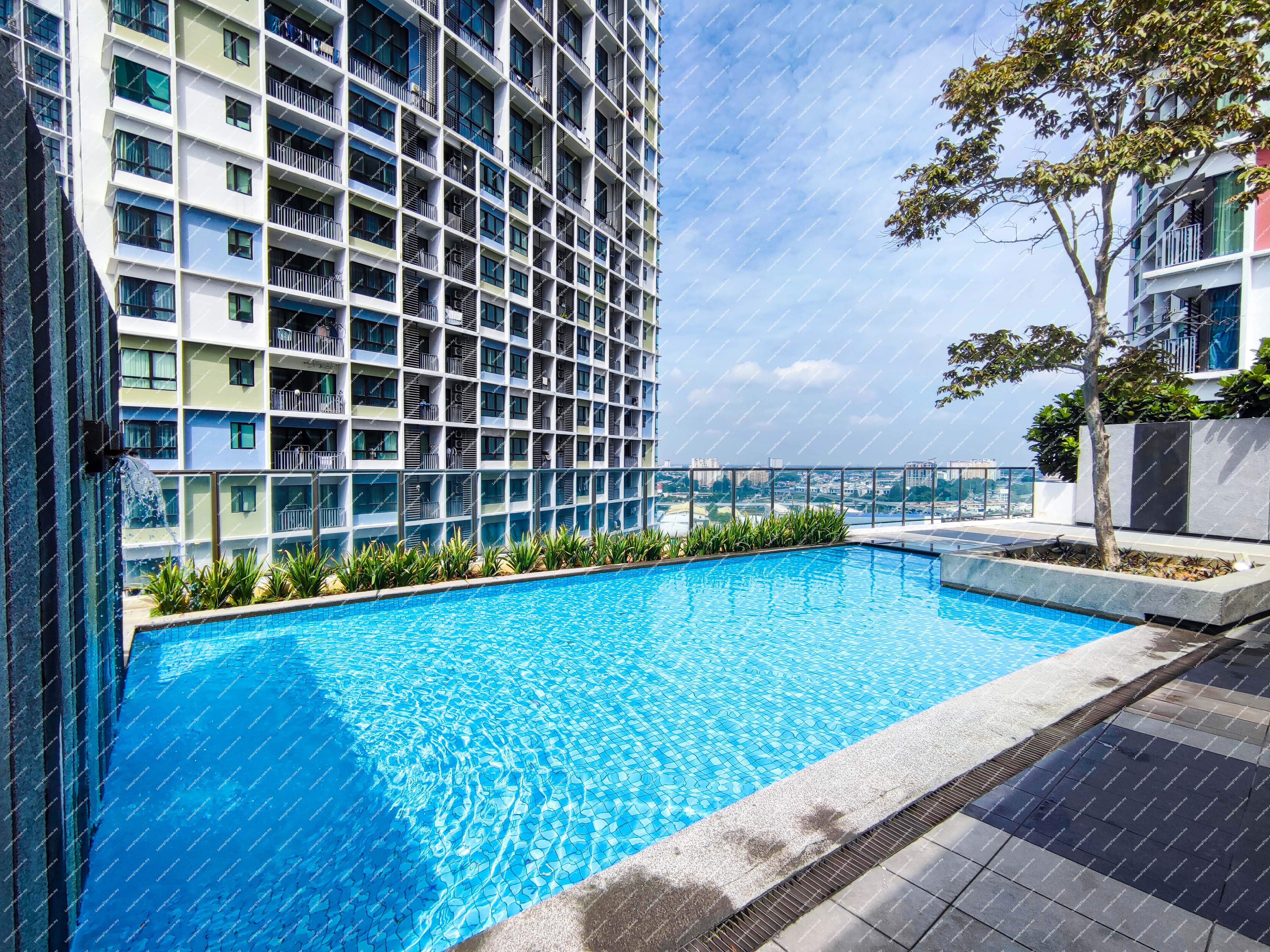 [Directly linked to Central i‑City Mall via a pedestrian bridge] SOHO [Next to i-City Theme Park]