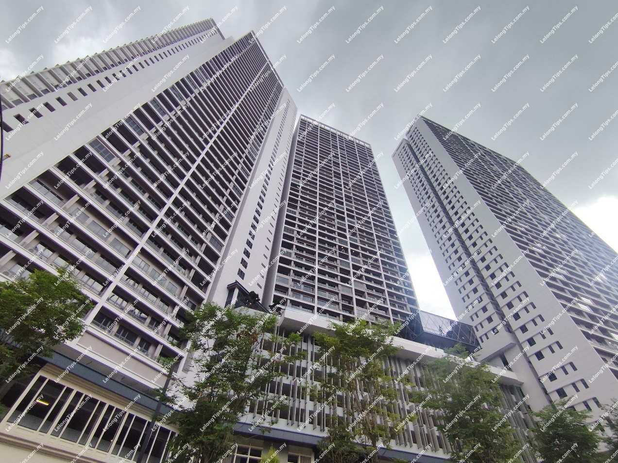 [Estimated Rental Income:  RM2,400/month; RM28,800/annum] Service Apartment [5 min to Lotus's Mutiara Damansara & Empire City Mall]