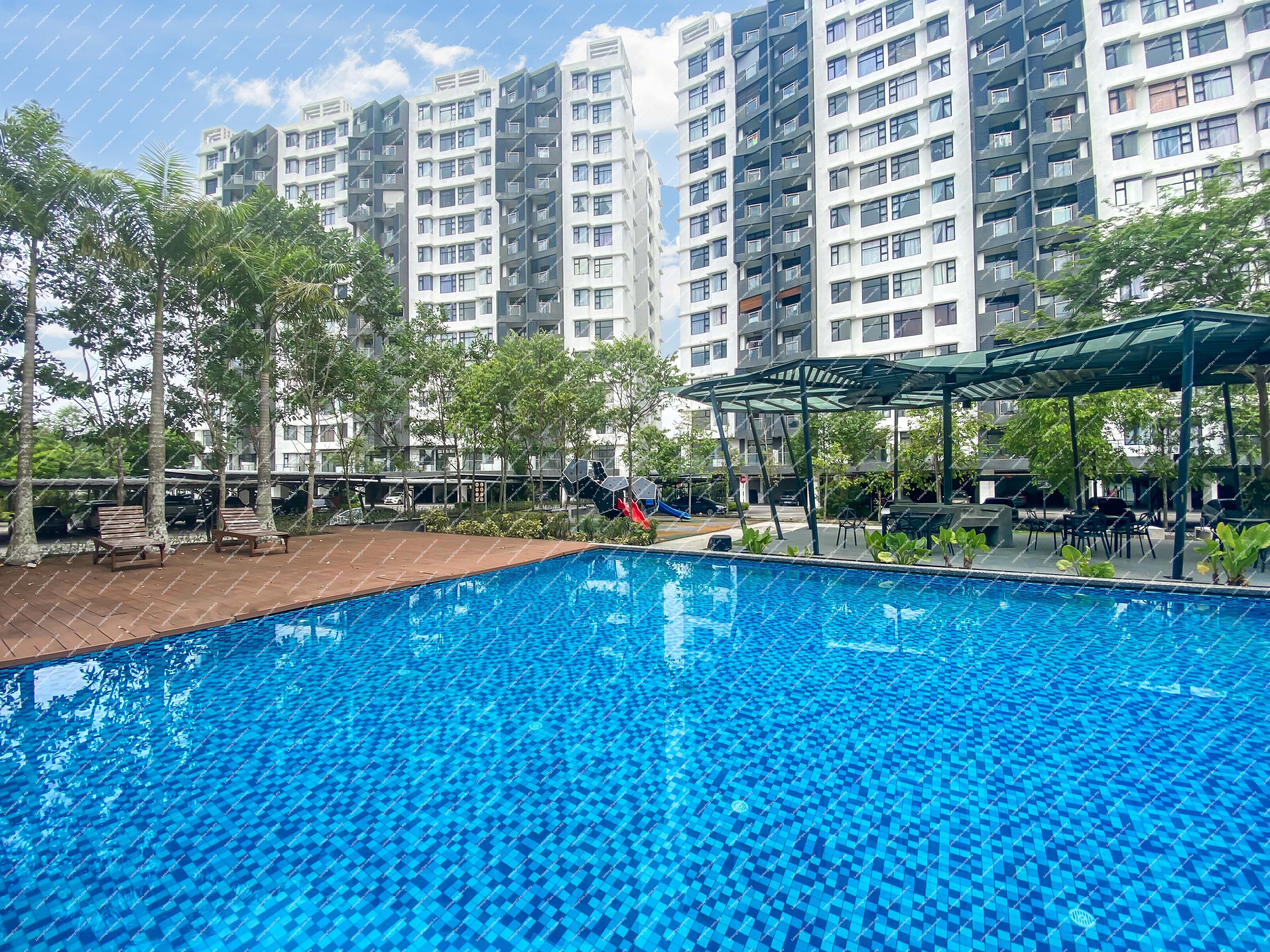 Freehold Condominium [Strong Rental Potential]