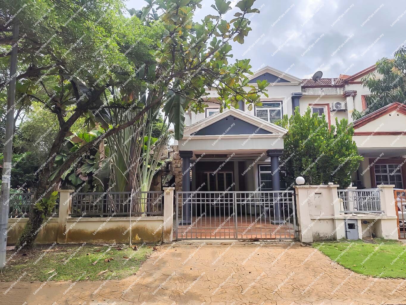 [Spacious Land Area] 2 Storey Terrace House [10 min to Central i-City & AEON Mall Bukit Raja]