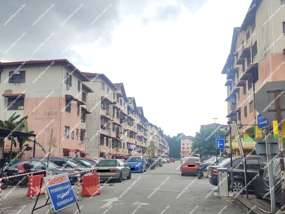 Apartment [6 min to Damansara Damai MRT Station; 10 min to DA Square]