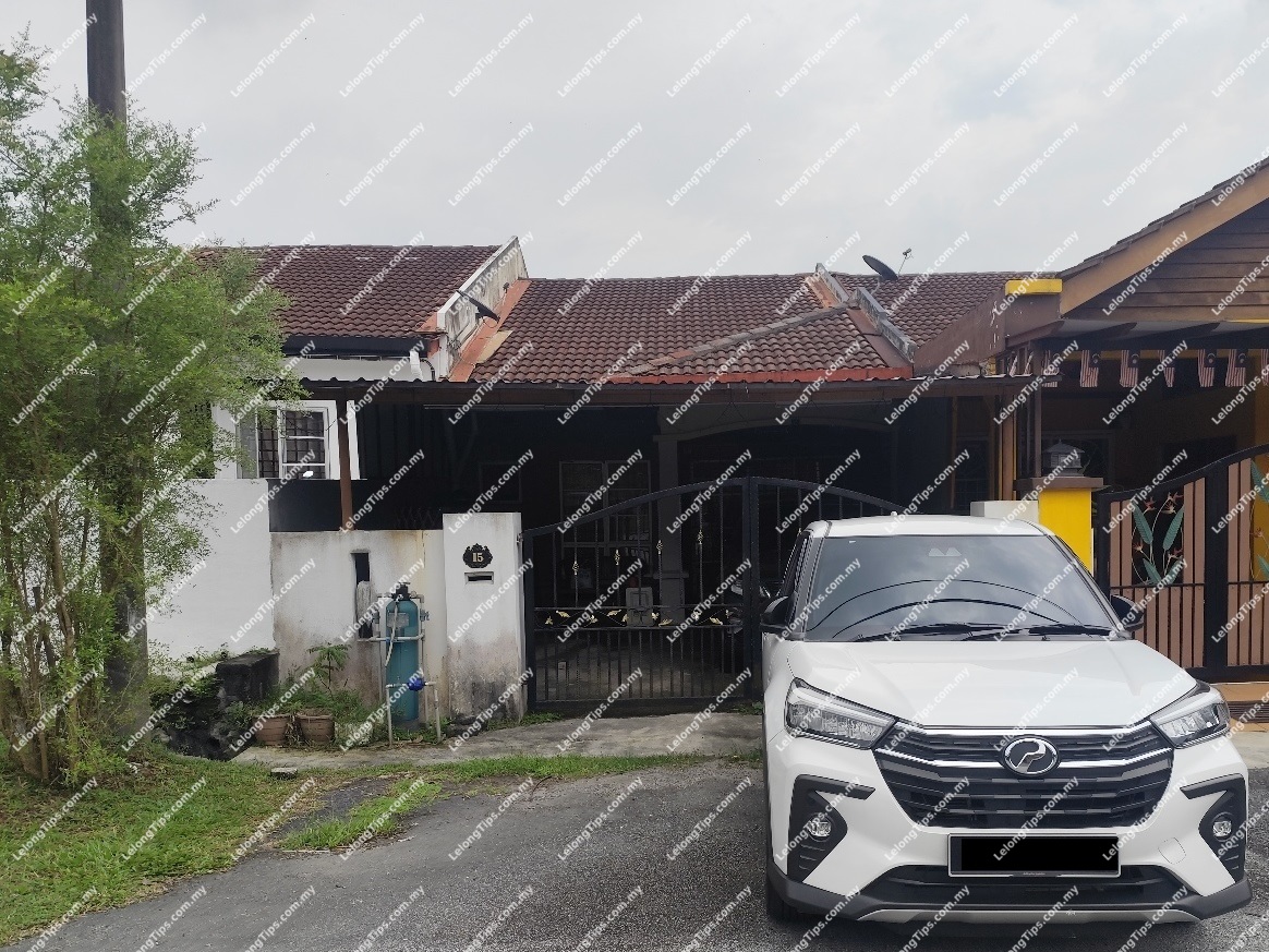 [5 min to AEON Mall / Taman Equine Shopping Centre, Giant Seri Kembangan & NSK Trade City @ Putra Permai] 1 Storey Terrace House [7 min Putra Permai MRT Station]