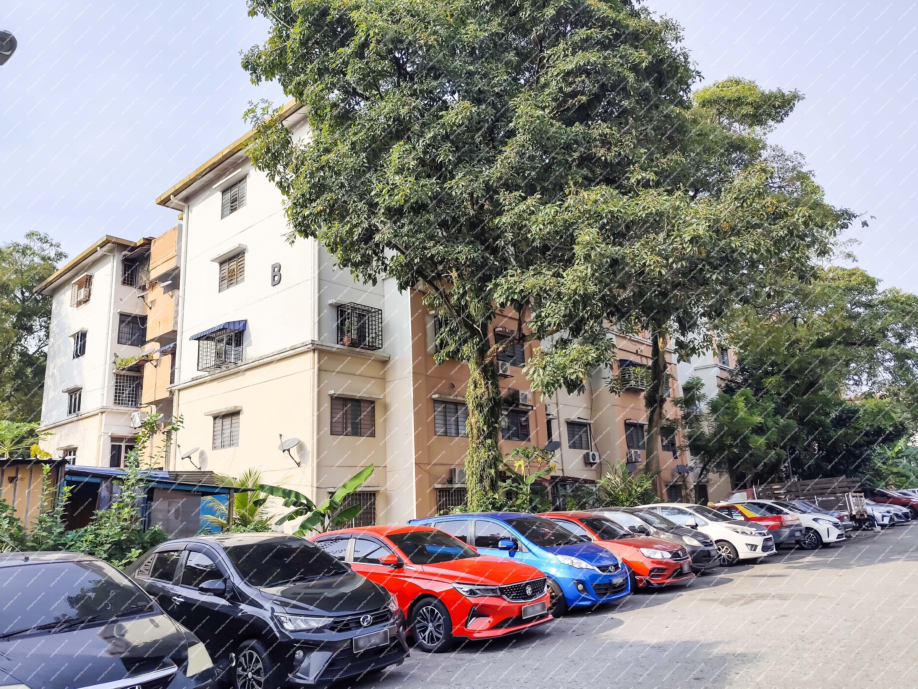 [Strategic located and Mature Township; Low Cost] Flat [3 Min to Puchong Perdana LRT Station]