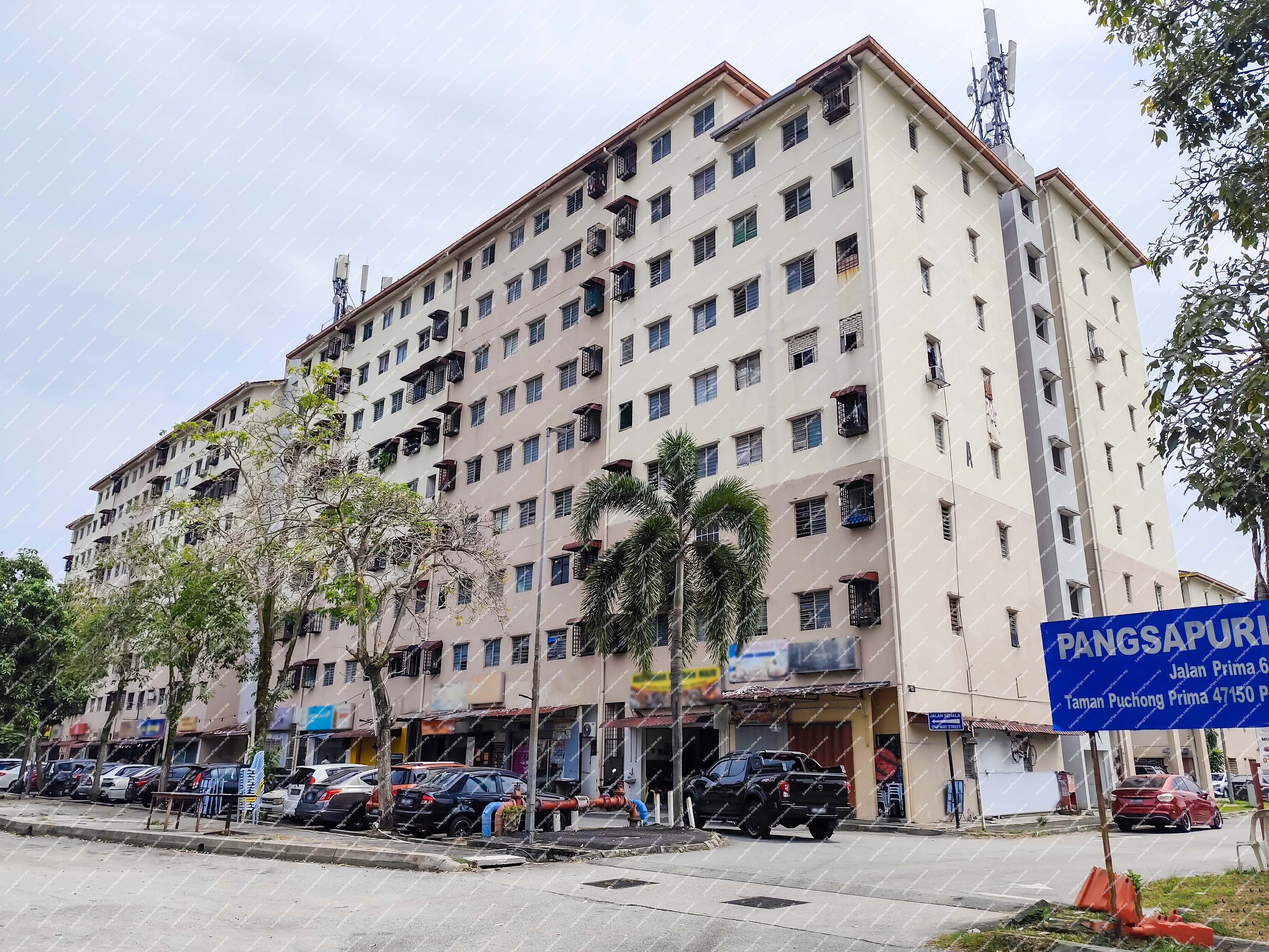 [Easily Accessible Via LDP Highway and Jalan Subang; Low Cost] Flat [2 Min to Puchong Prima LRT Station]