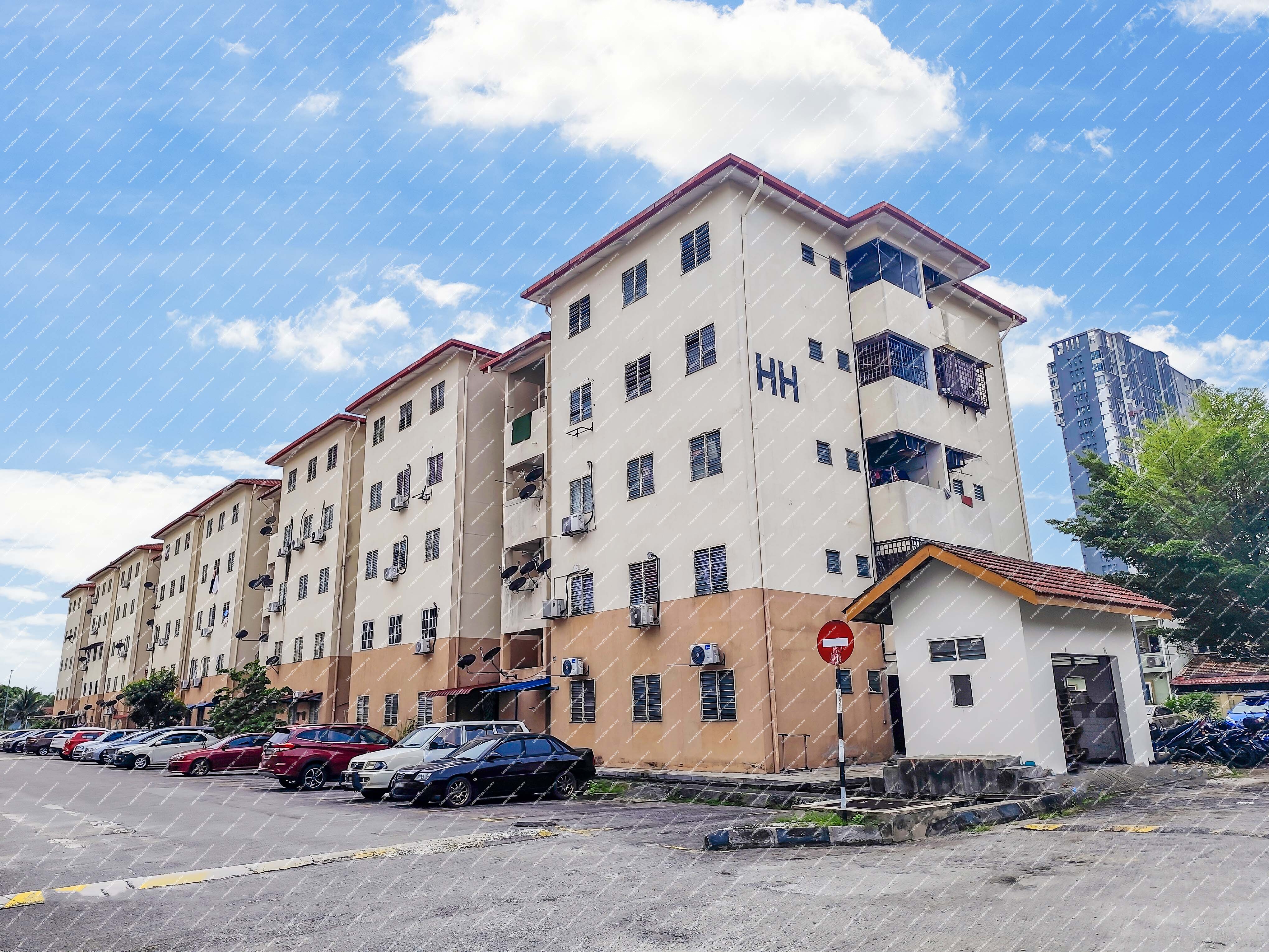 [Easily Accessible Via LDP Highway and Jalan Subang; Low Cost] Flat [8 Min to Puchong Perdana LRT Station]