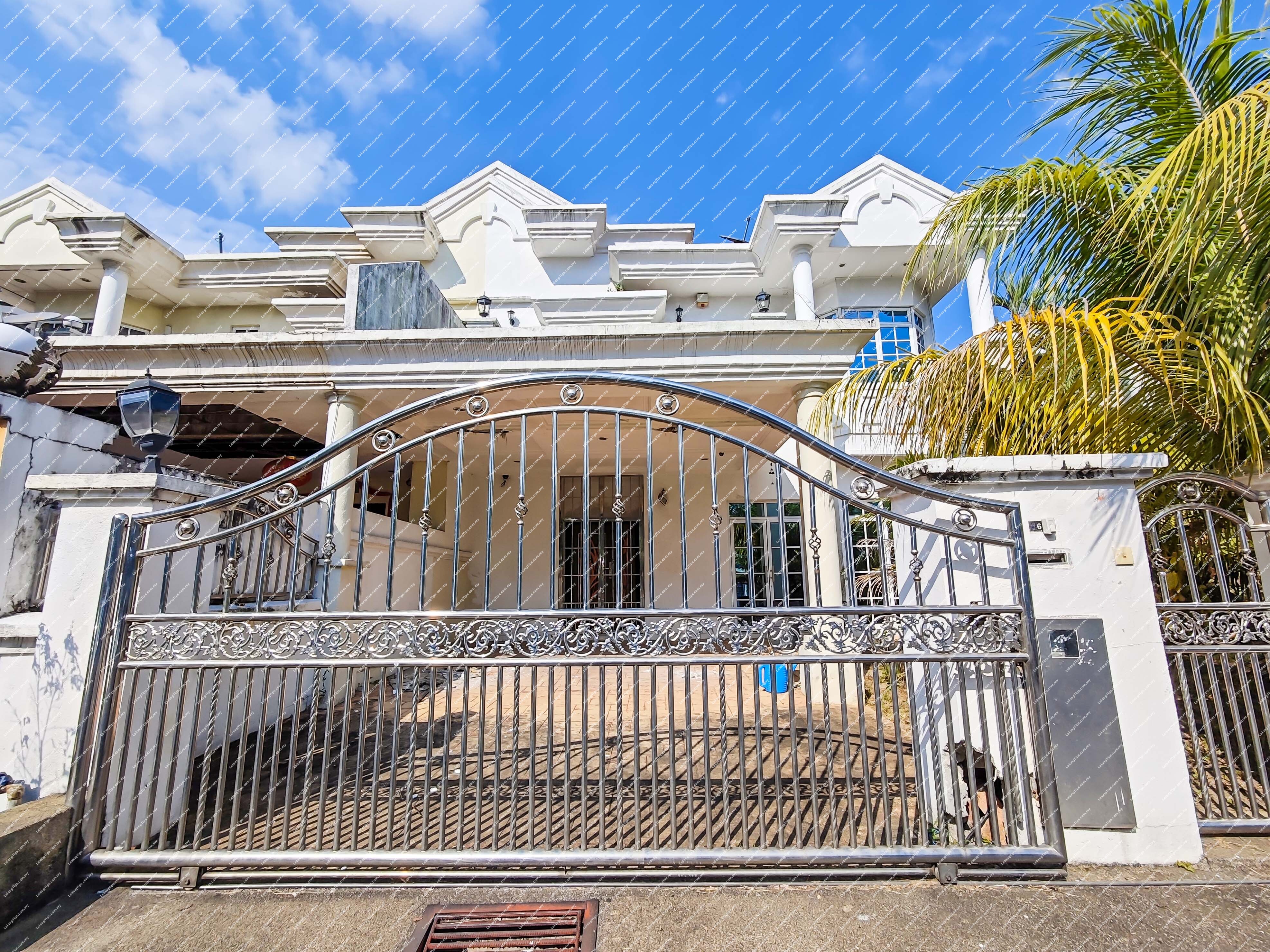 [Gated and Guarded Community; Located in Strategic and Matured Township] 2 Storey Semi Detached House [Easily Accessible Via Selat Klang Highway and Federal Highway]