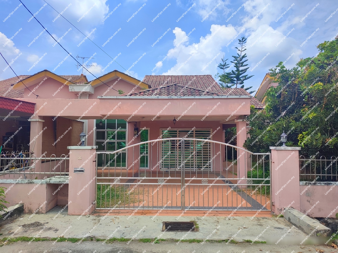1 Storey Semi Detached House