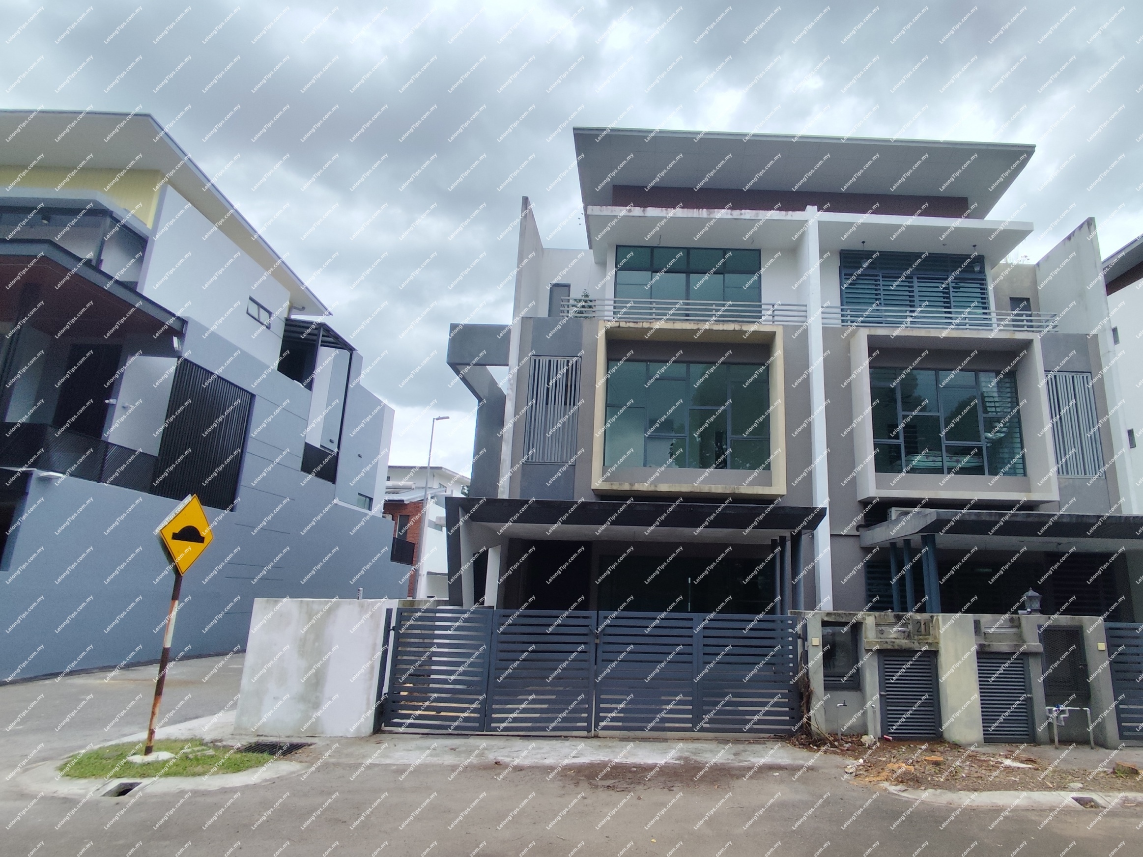 3 Storey Terrace House