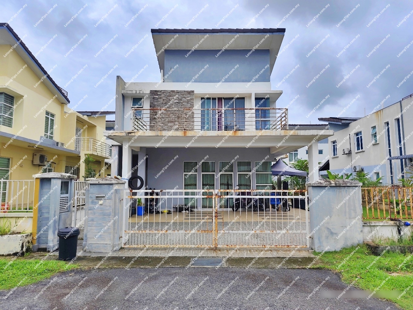 2 Storey Zero Lot Bungalow 