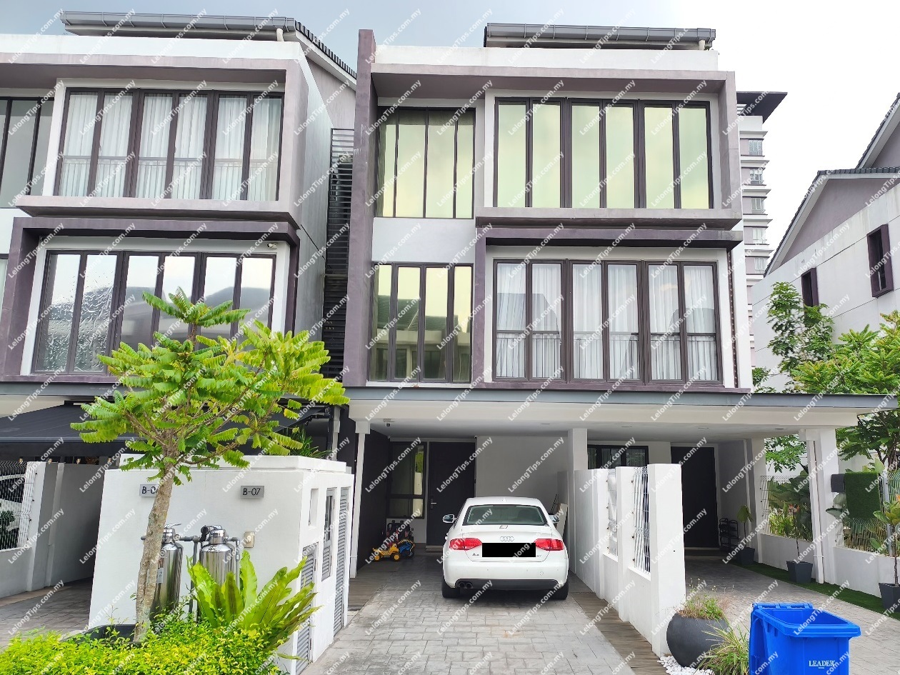 Town House (Upper Level)