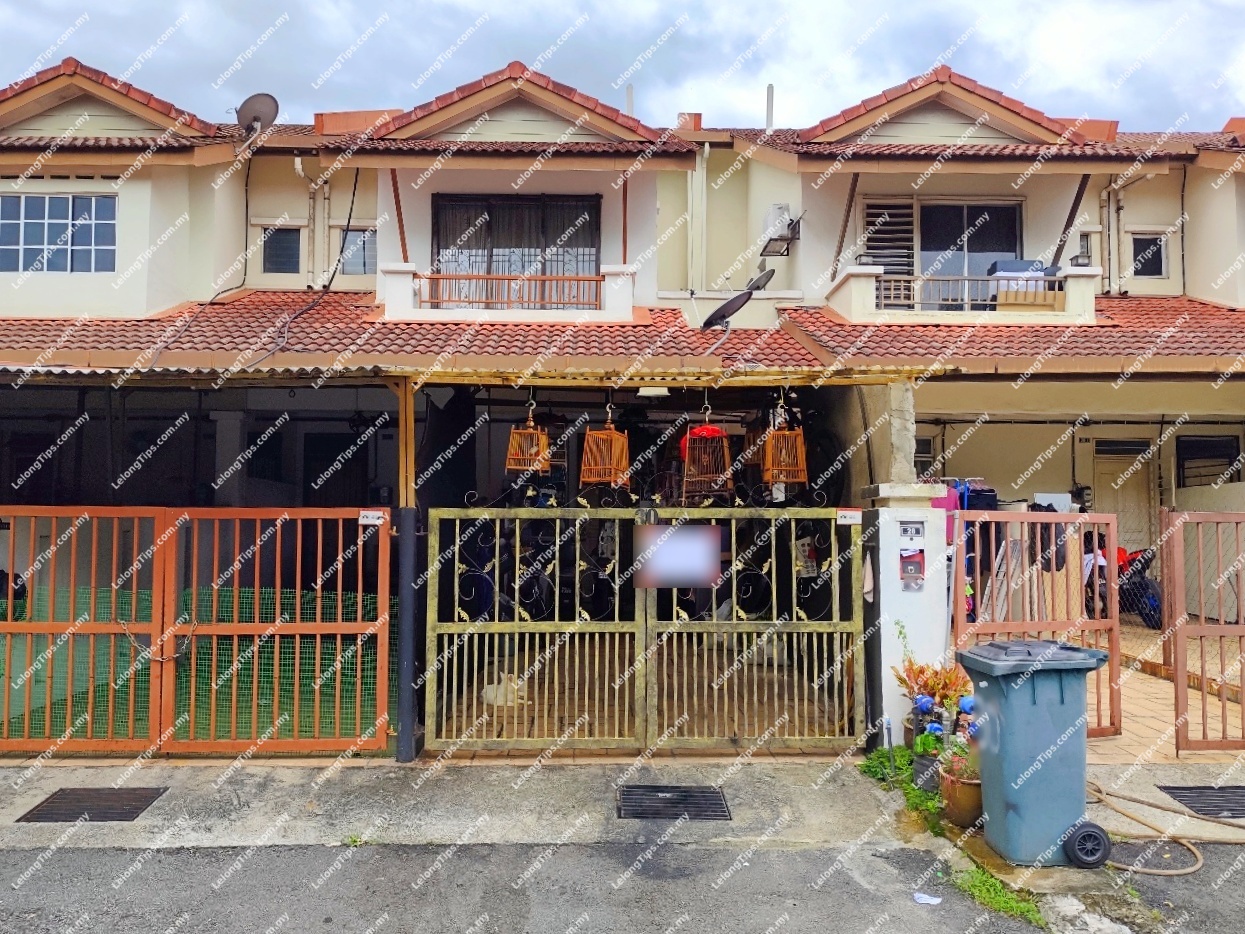 [Next to Mydin Mart Balakong Jaya] Town House [8 min to The Mines Shopping Mall & Serdang KTM Station]