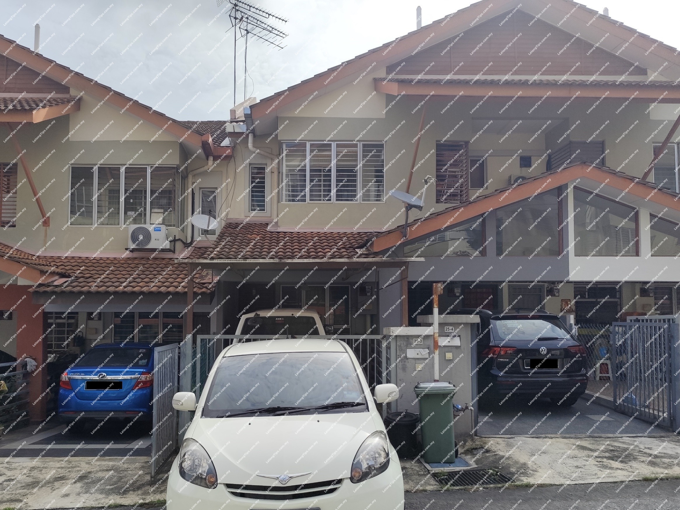 Town House (Upper Unit)