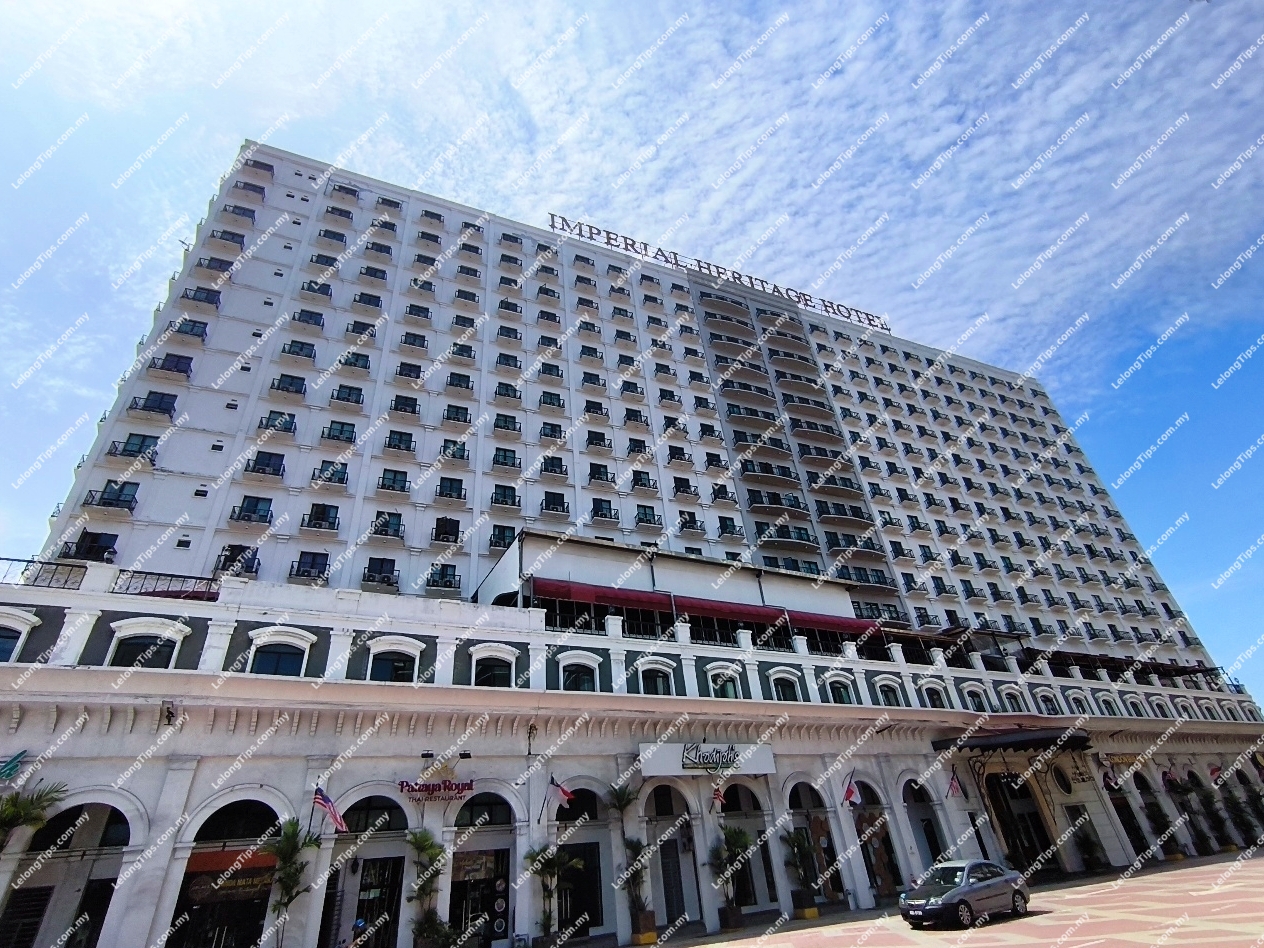 [Positioned at the epicentre of Melaka's] Service Suite [Opposite Dataran Pahlawan Melaka Megamall]