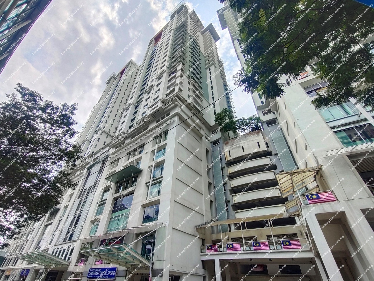 Prime location facing the main road - DASH Highway Office Lot Easily accessible via LDP & SPRINT Expressways