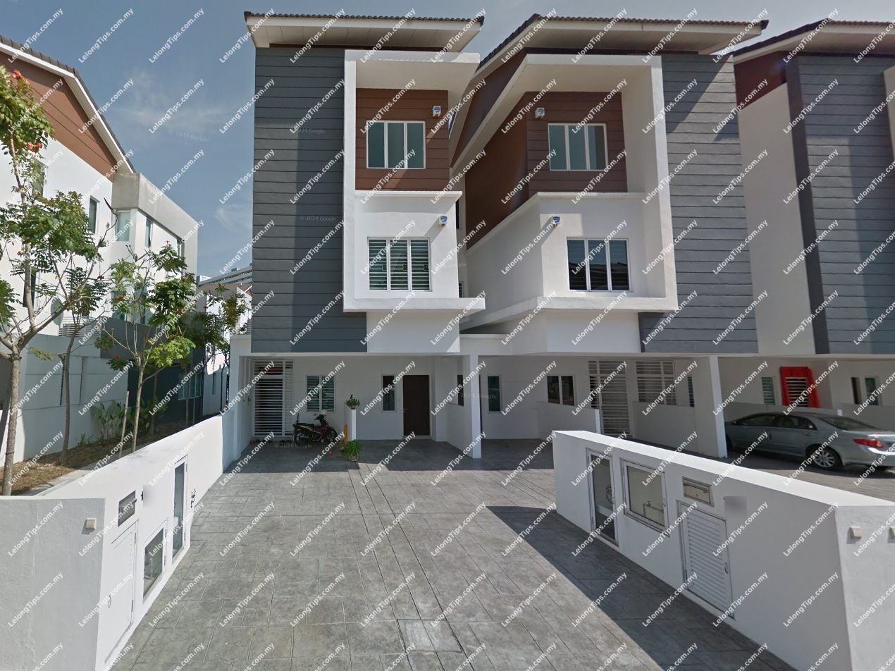 Town House (Upper Floor) 