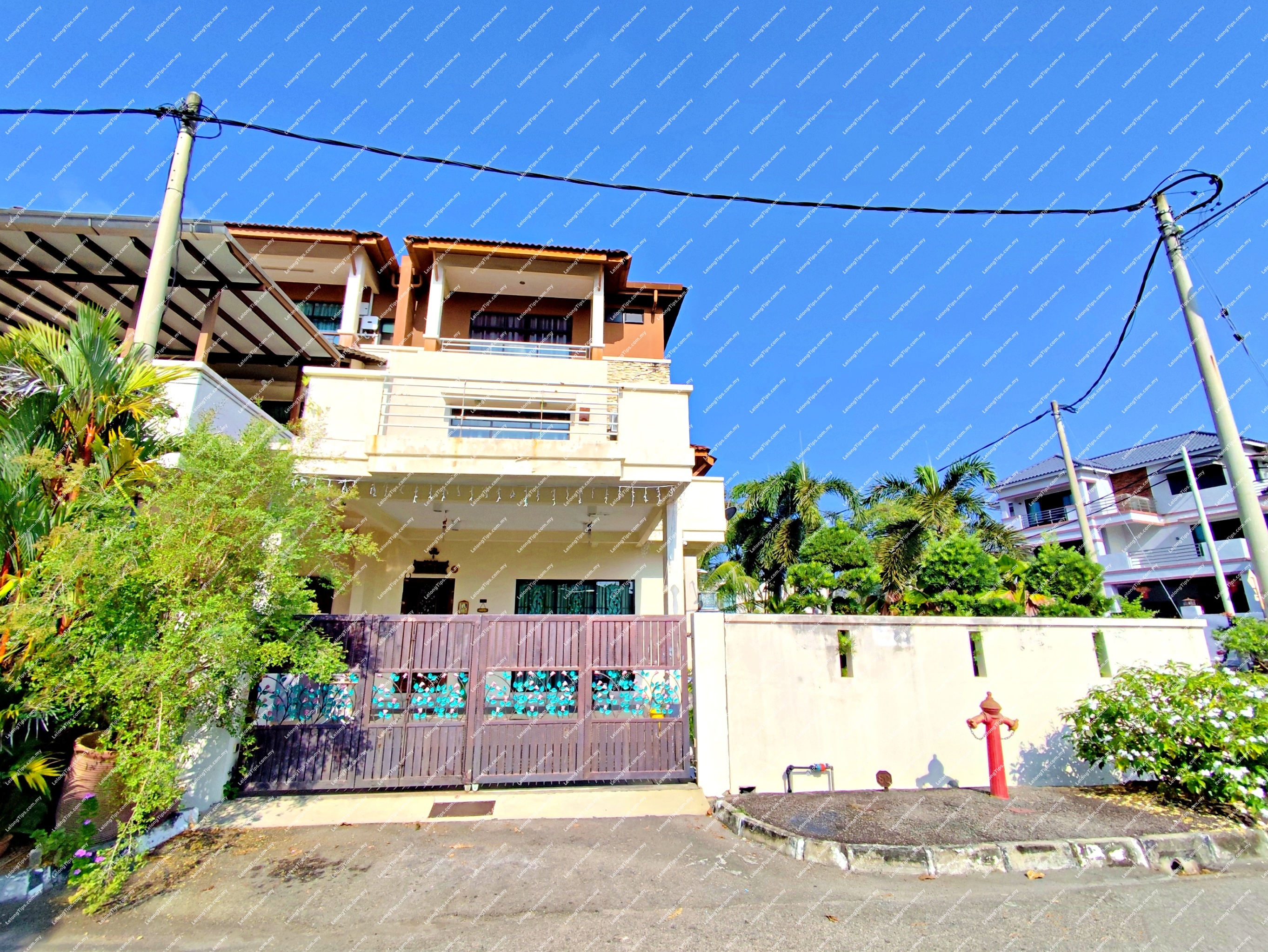 2.5 Storey Terrace House