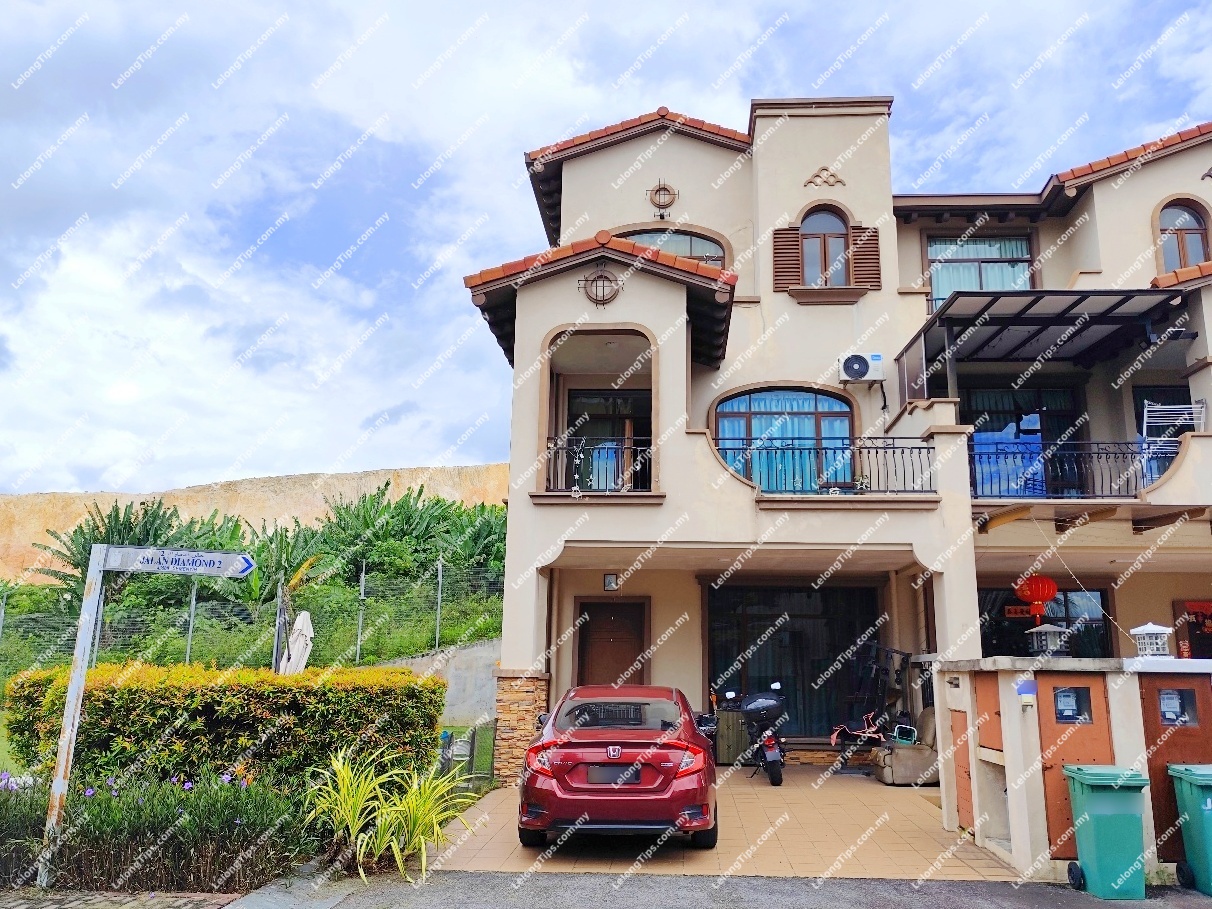 3 Storey Terrace House