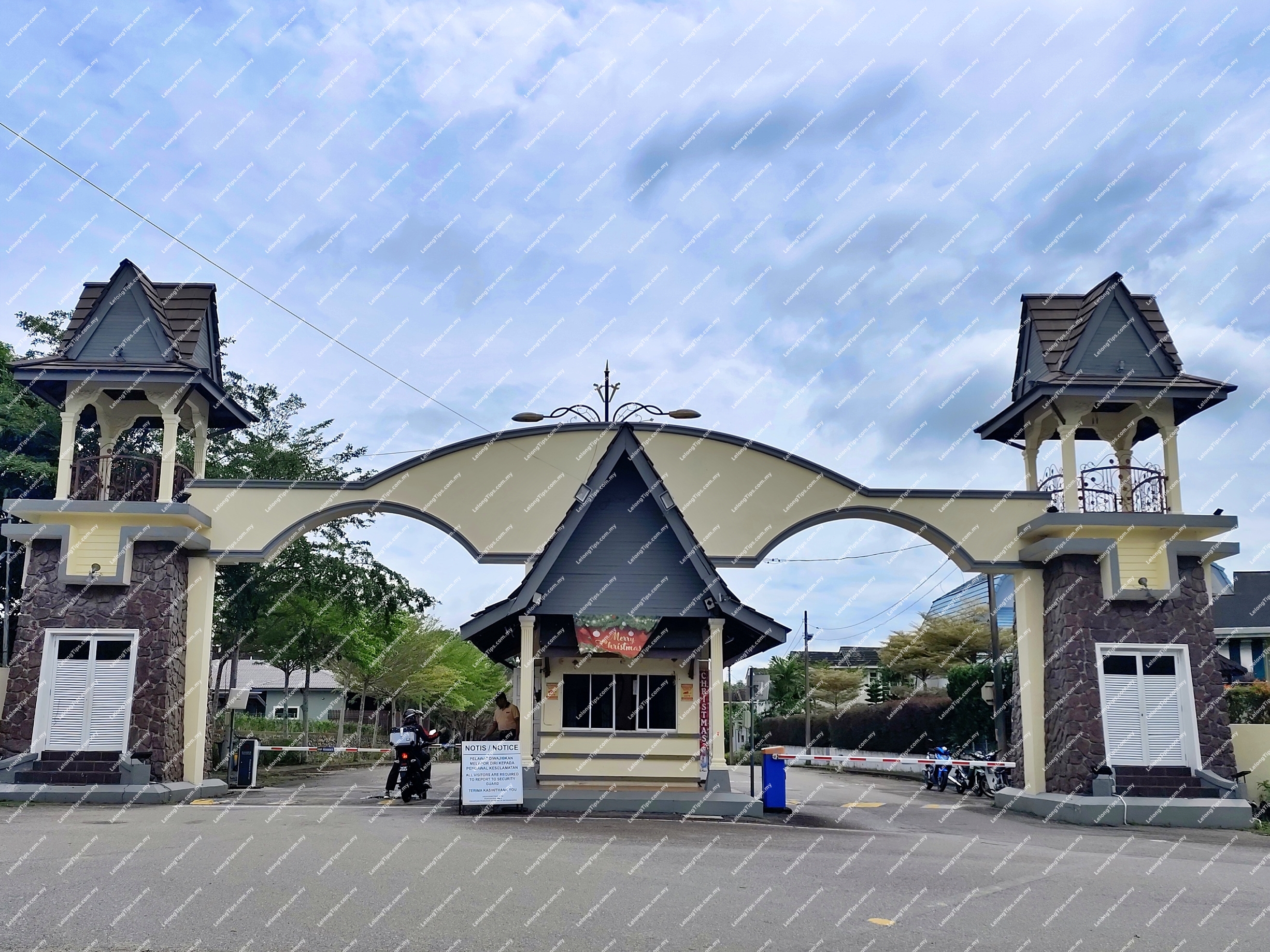 2 Storey Bungalow House