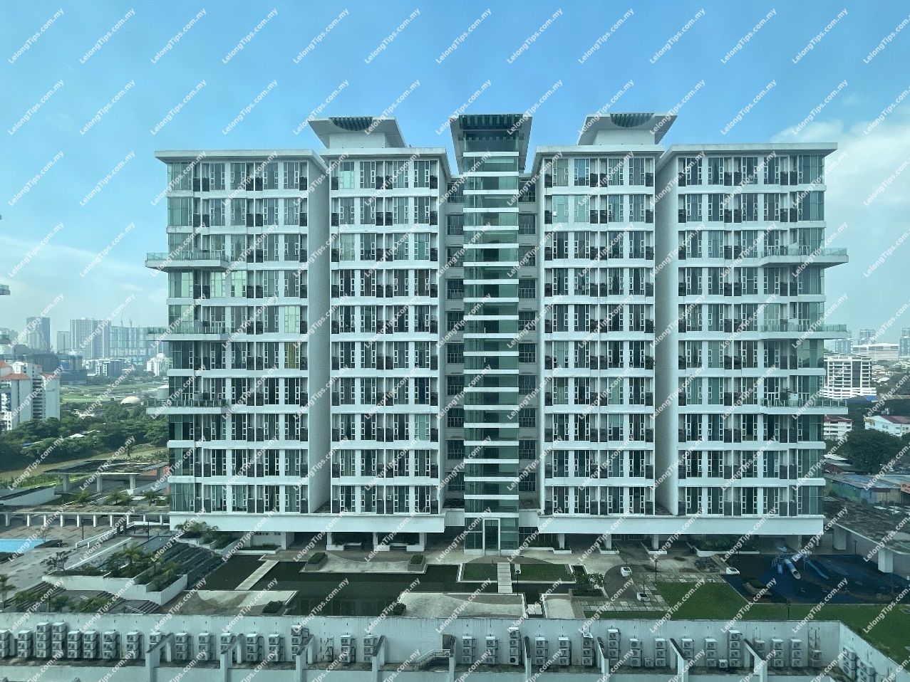 SOHO (Small Office Home Office) [Above The Scott Garden; 3 min to Pantai Dalam KTM Station; 6 min to Mid Valley Megamall]