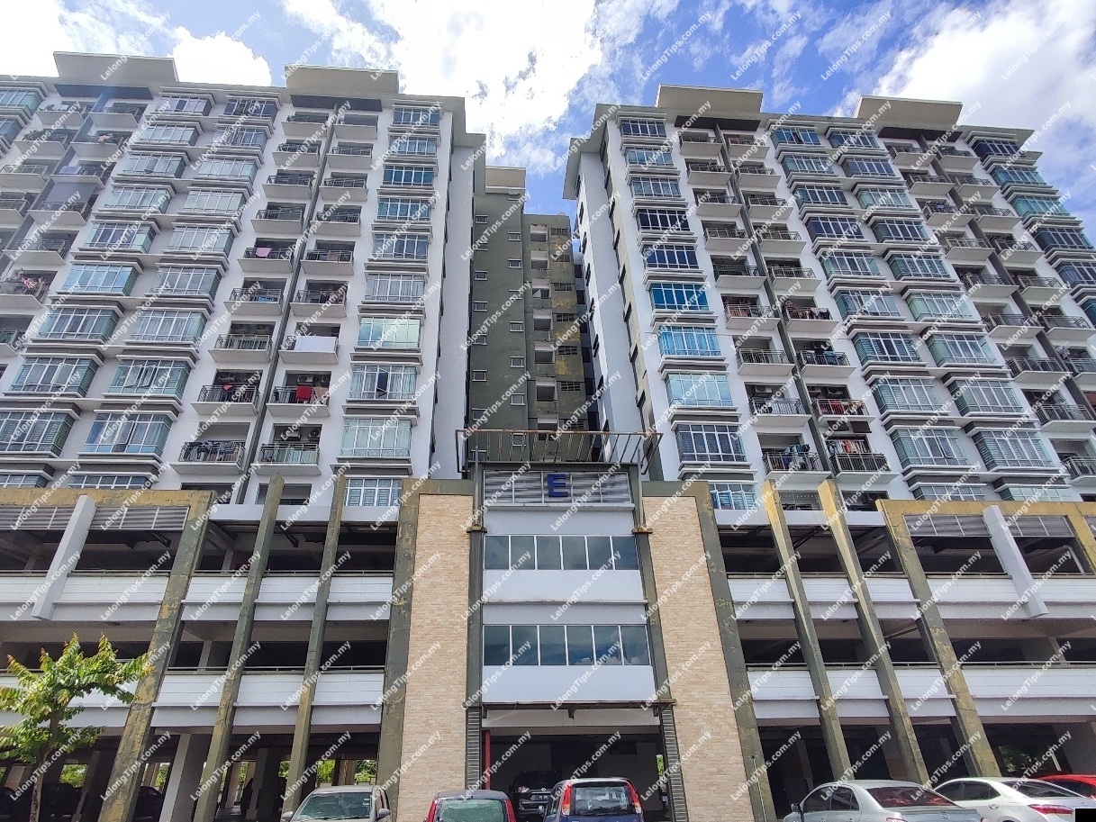 Damai Apartment [6 min to Giant Hypermarket Kemuning Utama; 7 min to AEON BiG; 8 min away from Shah Alam KTM Station]