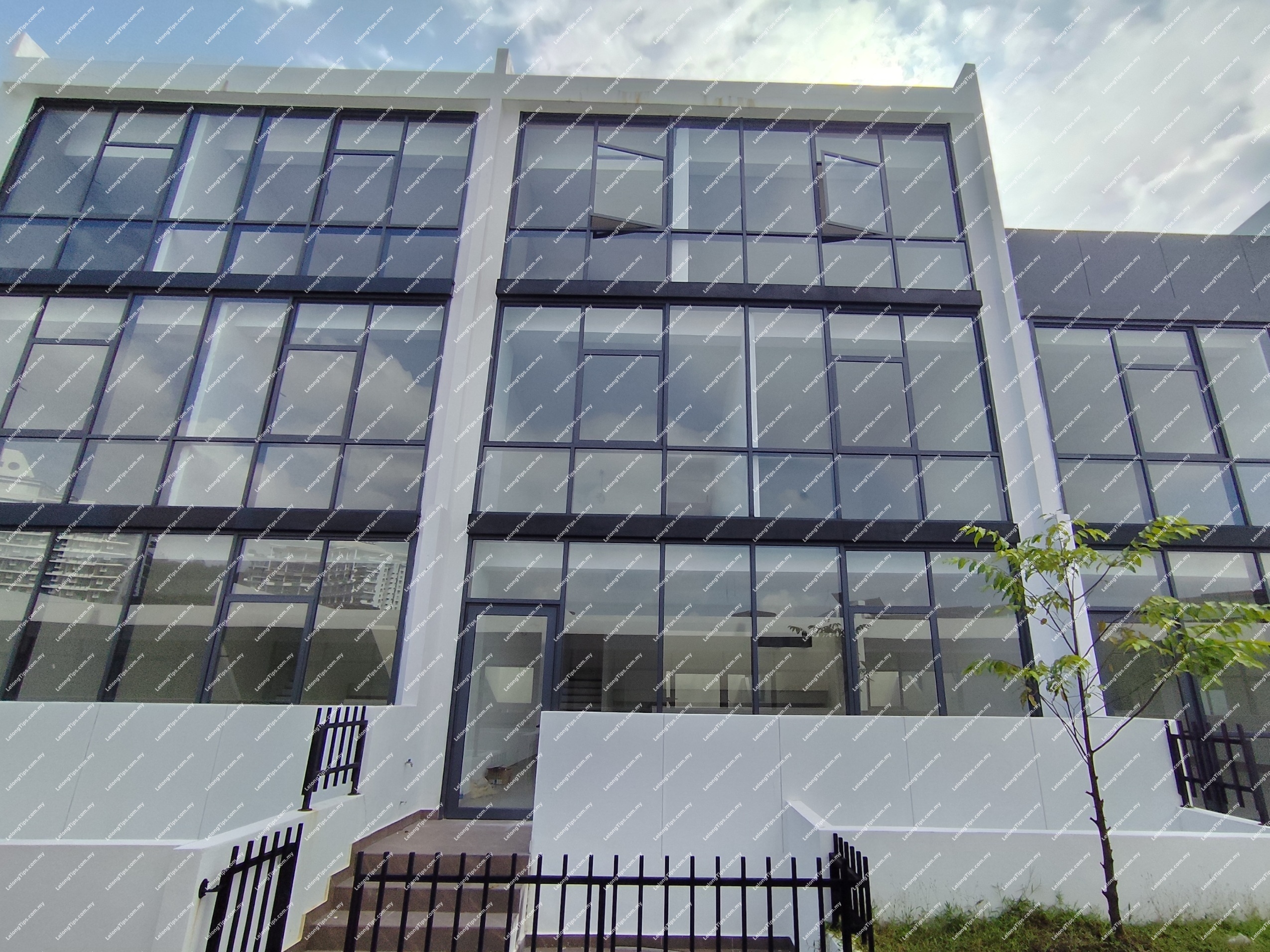 [Located in in a prestigious Damansara Perdana enclave] 4 Storey Terrace House [5 min to IKEA Damansara and The Curve]