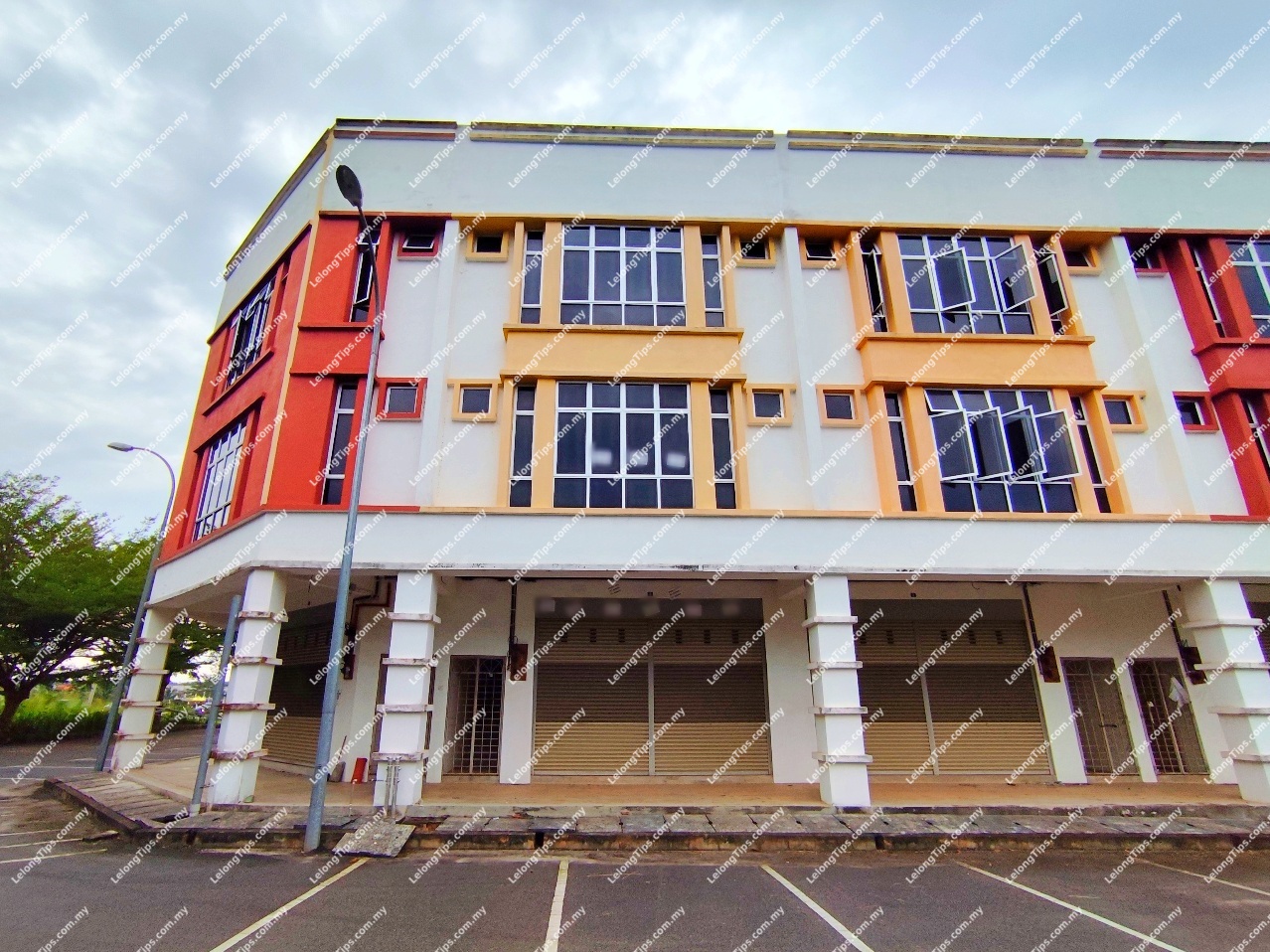 3 Storey Shop Office