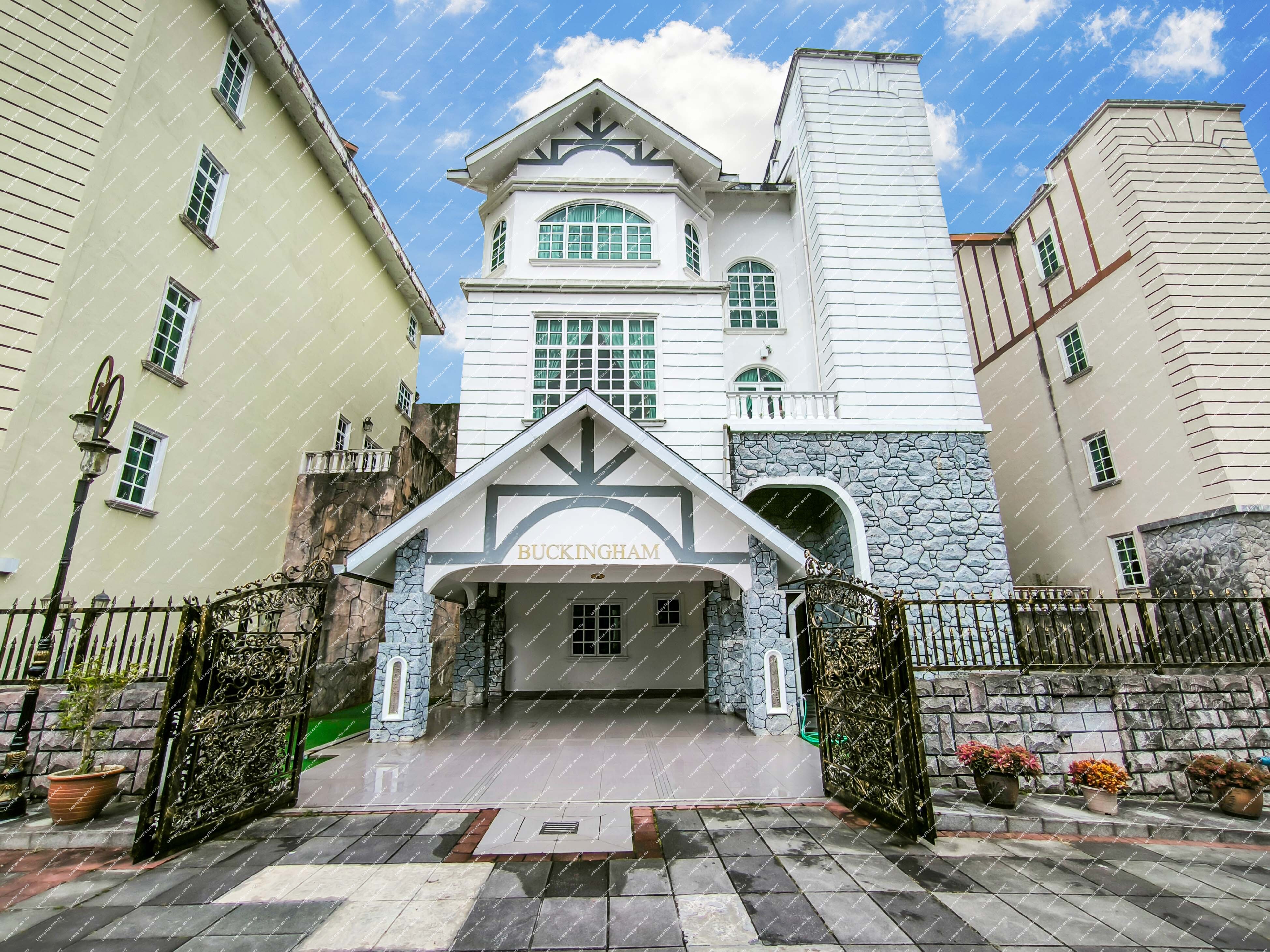 [Luxury living in a laid-back setting; Major tourist hotspot] 4 Storey Detached Bungalow3,600,000 [Near to tourist attraction; Next to Sultan Ahmad Shah Golf Club]